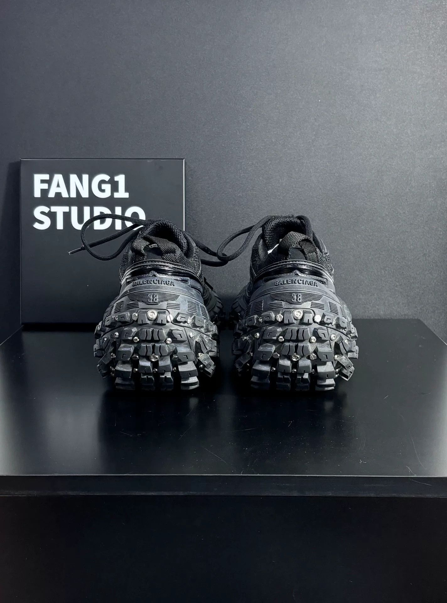 Balenciaga Balenciaga Black Lowtop Sneakers us_7-5 Women Size US 7.5 / IT 37.5 - 7 Thumbnail