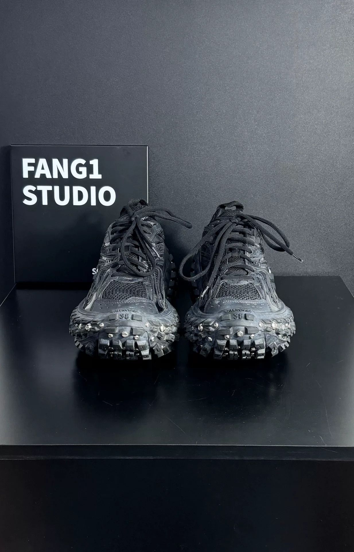 Balenciaga Balenciaga Black Lowtop Sneakers us_7-5 Women Size US 7.5 / IT 37.5 - 2 Thumbnail