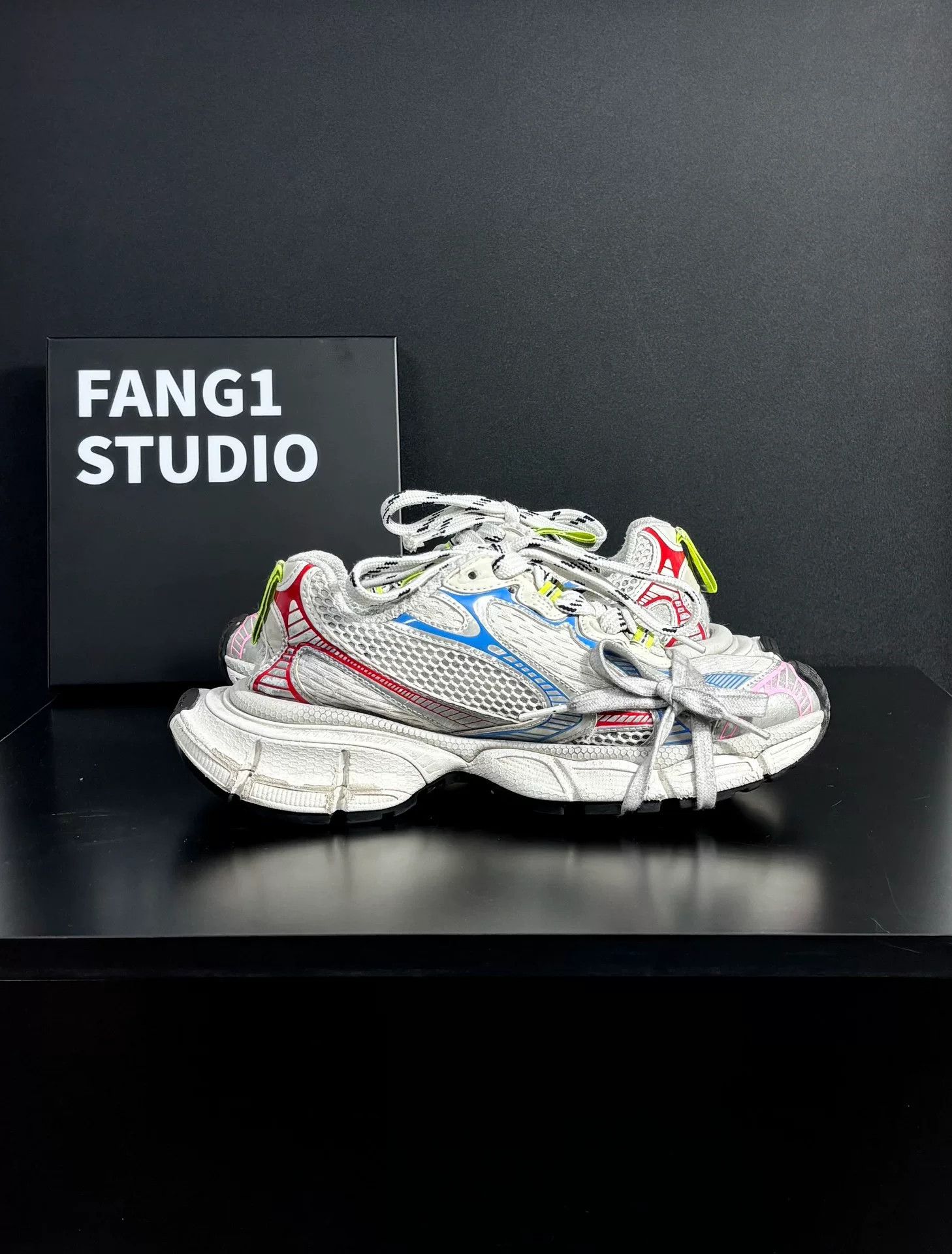 Balenciaga Balenciaga Rainbow Multi Lowtop Sneakers us_6 Women Size US 6 / IT 36 - 5 Thumbnail