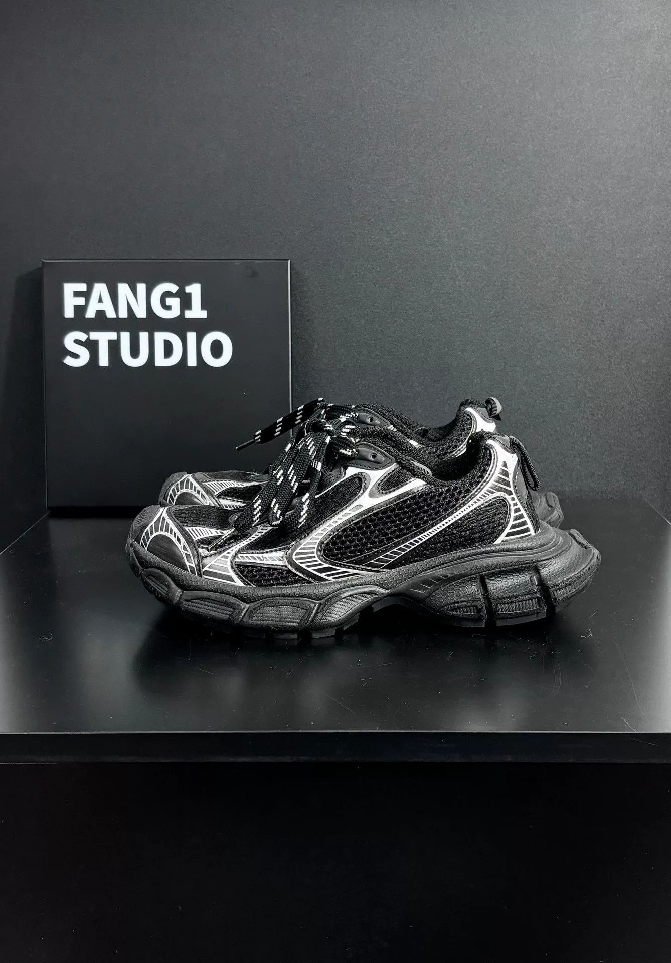 Balenciaga Balenciaga Distressed Silver Lowtop Sneakers us_6 Women Size US 6 / IT 36 - 4 Thumbnail