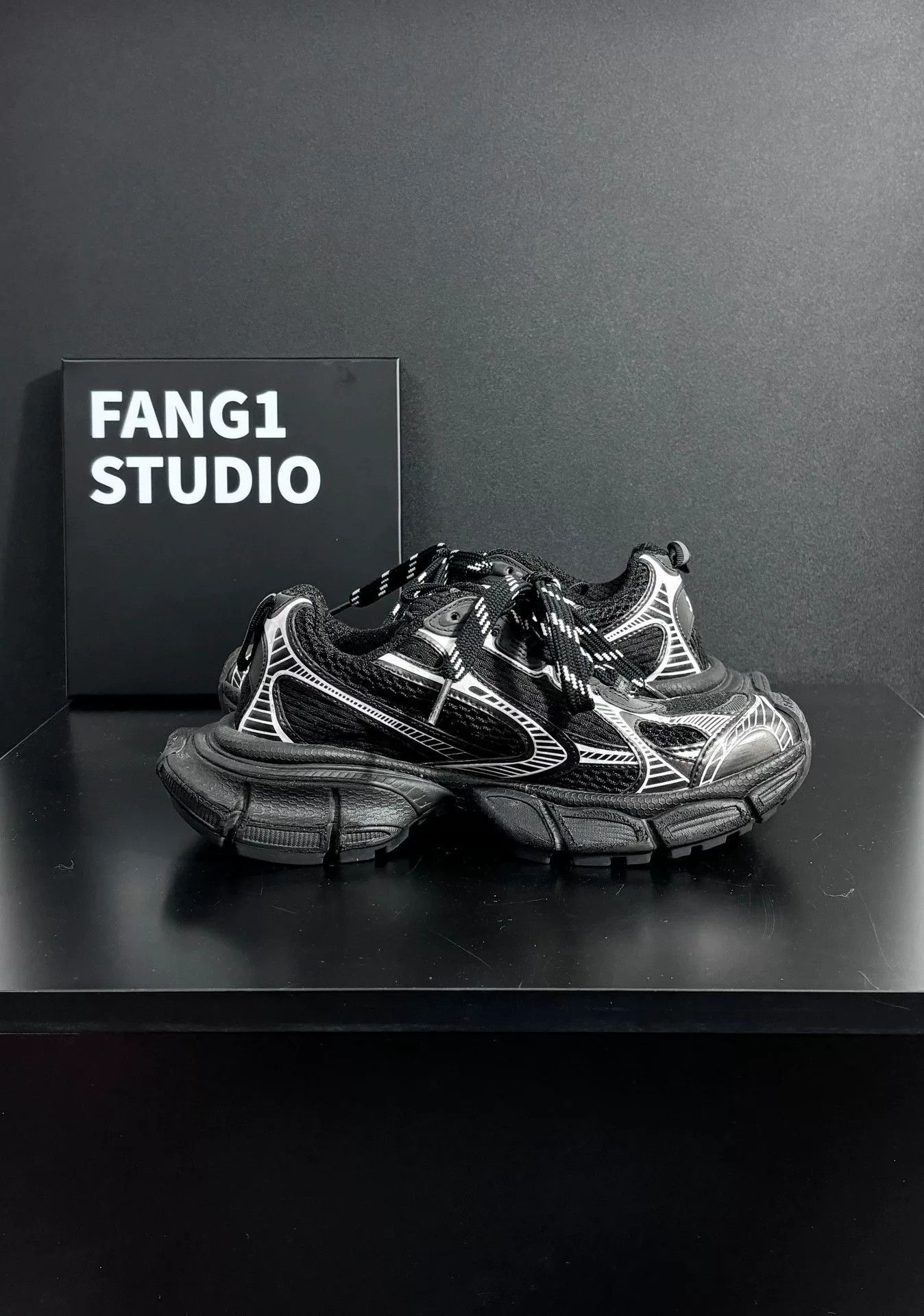 Balenciaga Balenciaga Distressed Silver Lowtop Sneakers us_6 Women Size US 6 / IT 36 - 5 Thumbnail