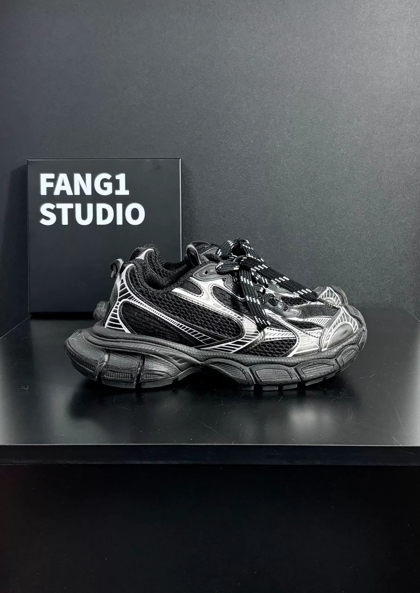 Balenciaga Balenciaga Distressed Silver Lowtop Sneakers us_6 Women Size US 6 / IT 36 - 3 Thumbnail
