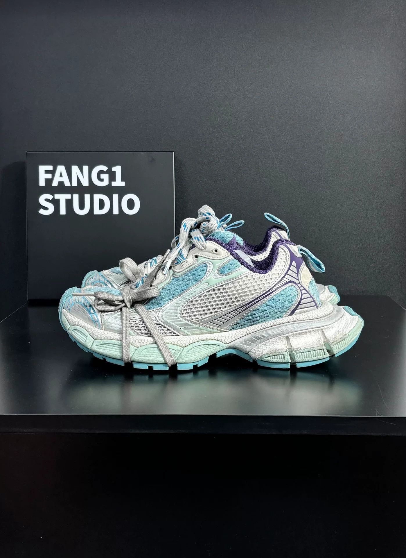 Balenciaga Balenciaga Green Lowtop Sneakers us_7-5 Women Size US 7.5 / IT 37.5 - 4 Thumbnail