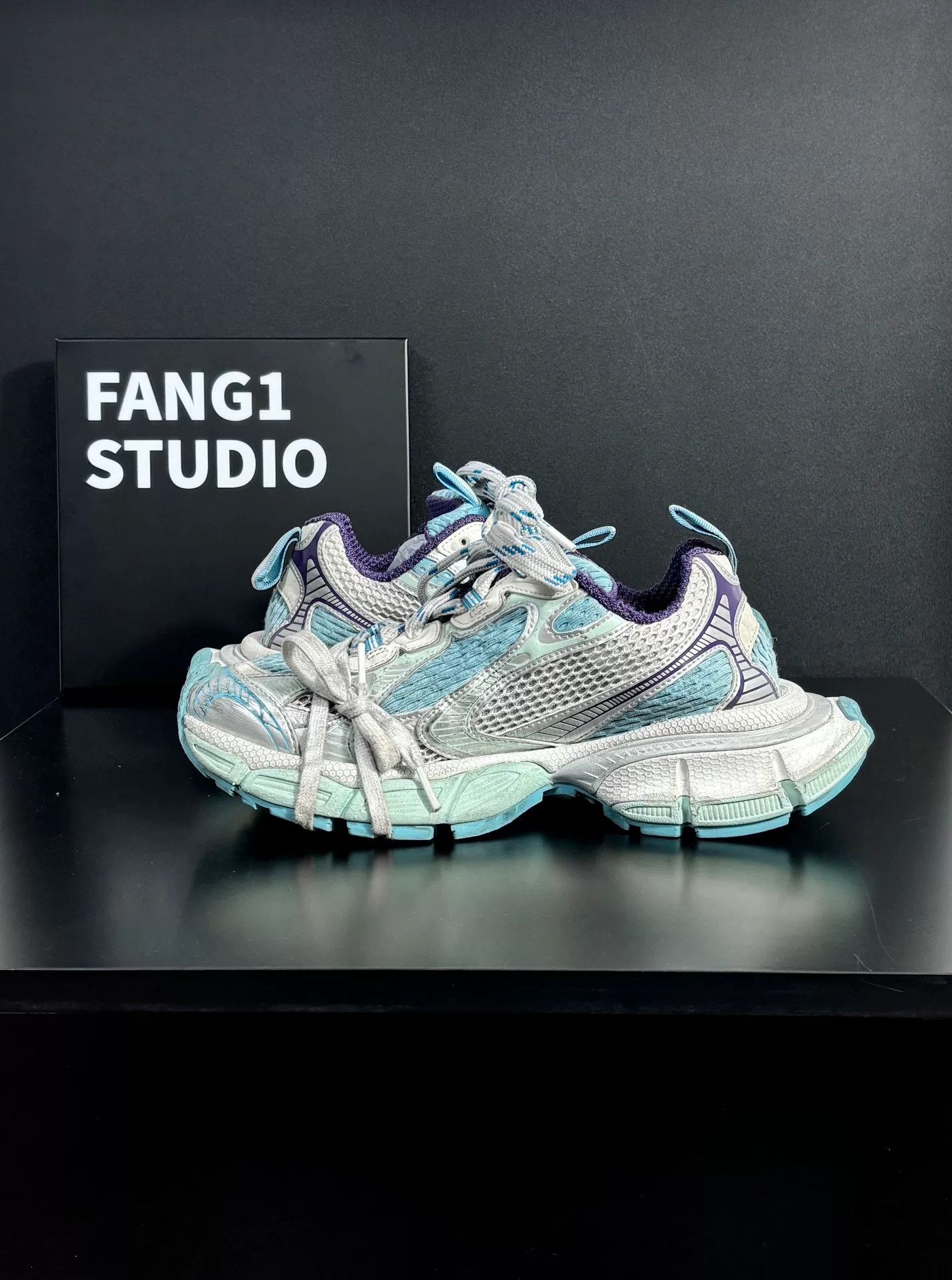 Balenciaga Balenciaga Green Lowtop Sneakers us_7-5 Women Size US 7.5 / IT 37.5 - 6 Thumbnail