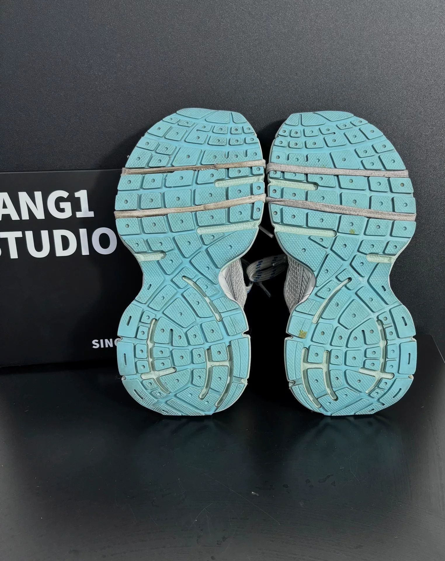 Balenciaga Balenciaga Green Lowtop Sneakers us_7-5 Women Size US 7.5 / IT 37.5 - 8 Thumbnail