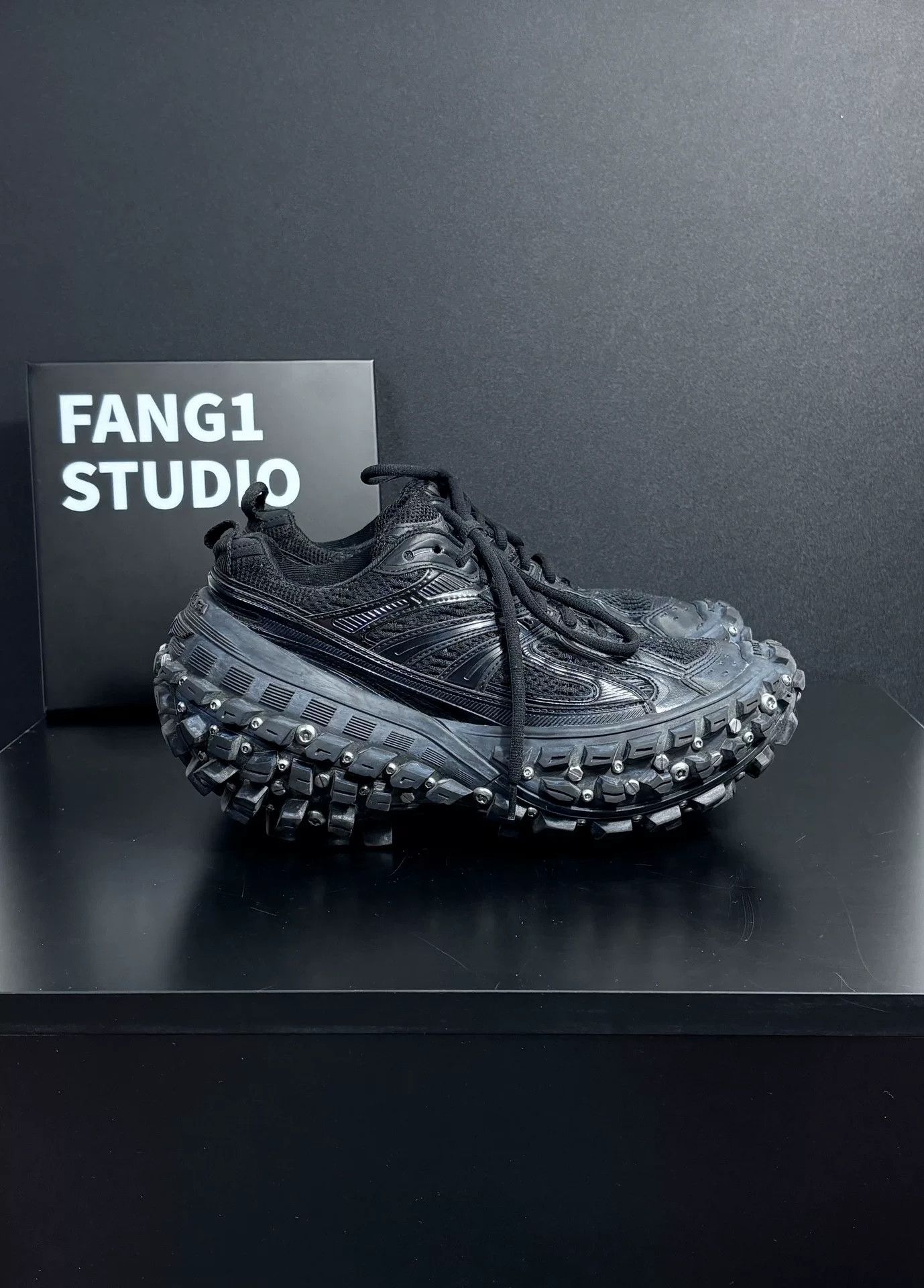 Balenciaga Balenciaga Black Lowtop Sneakers us_6-5 Women Size US 6.5 / IT 36.5 - 3 Thumbnail