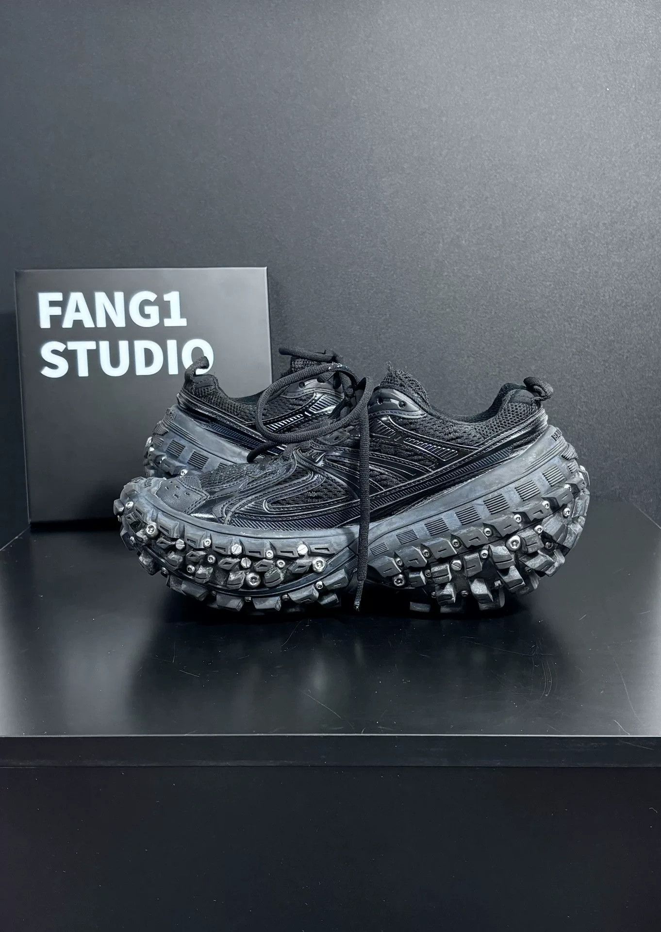 Balenciaga Balenciaga Black Lowtop Sneakers us_6-5 Women Size US 6.5 / IT 36.5 - 6 Thumbnail