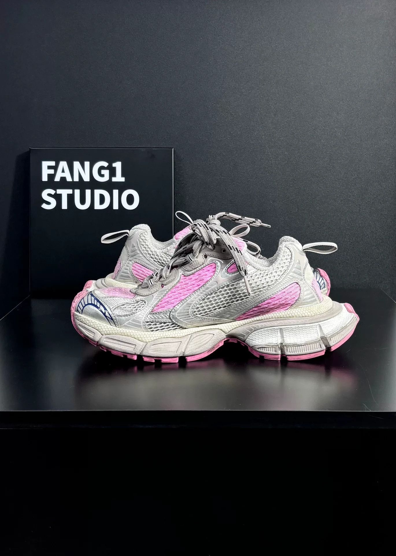 Balenciaga Balenciaga Distressed Silver Lowtop Sneakers us_7-5 Women Size US 7.5 / IT 37.5 - 6 Thumbnail