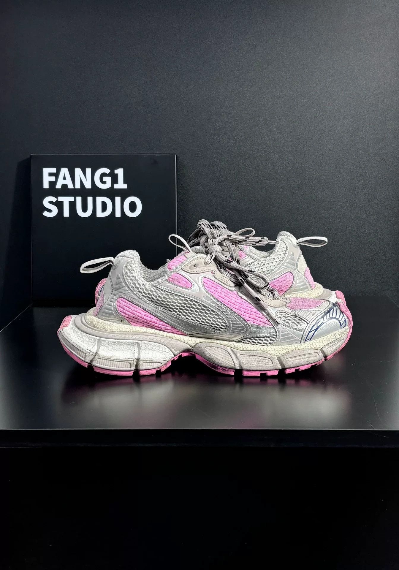 Balenciaga Balenciaga Distressed Silver Lowtop Sneakers us_7-5 Women Size US 7.5 / IT 37.5 - 5 Thumbnail