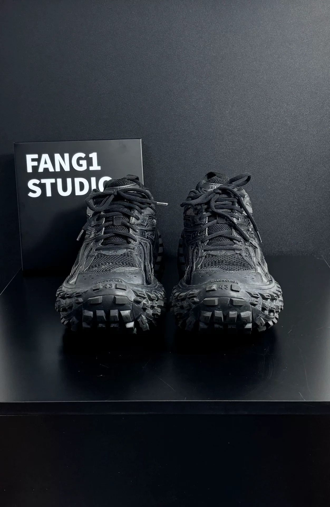 Balenciaga Balenciaga Black Lowtop Sneakers 10 Men Size US 10 / EU 43 - 2 Thumbnail