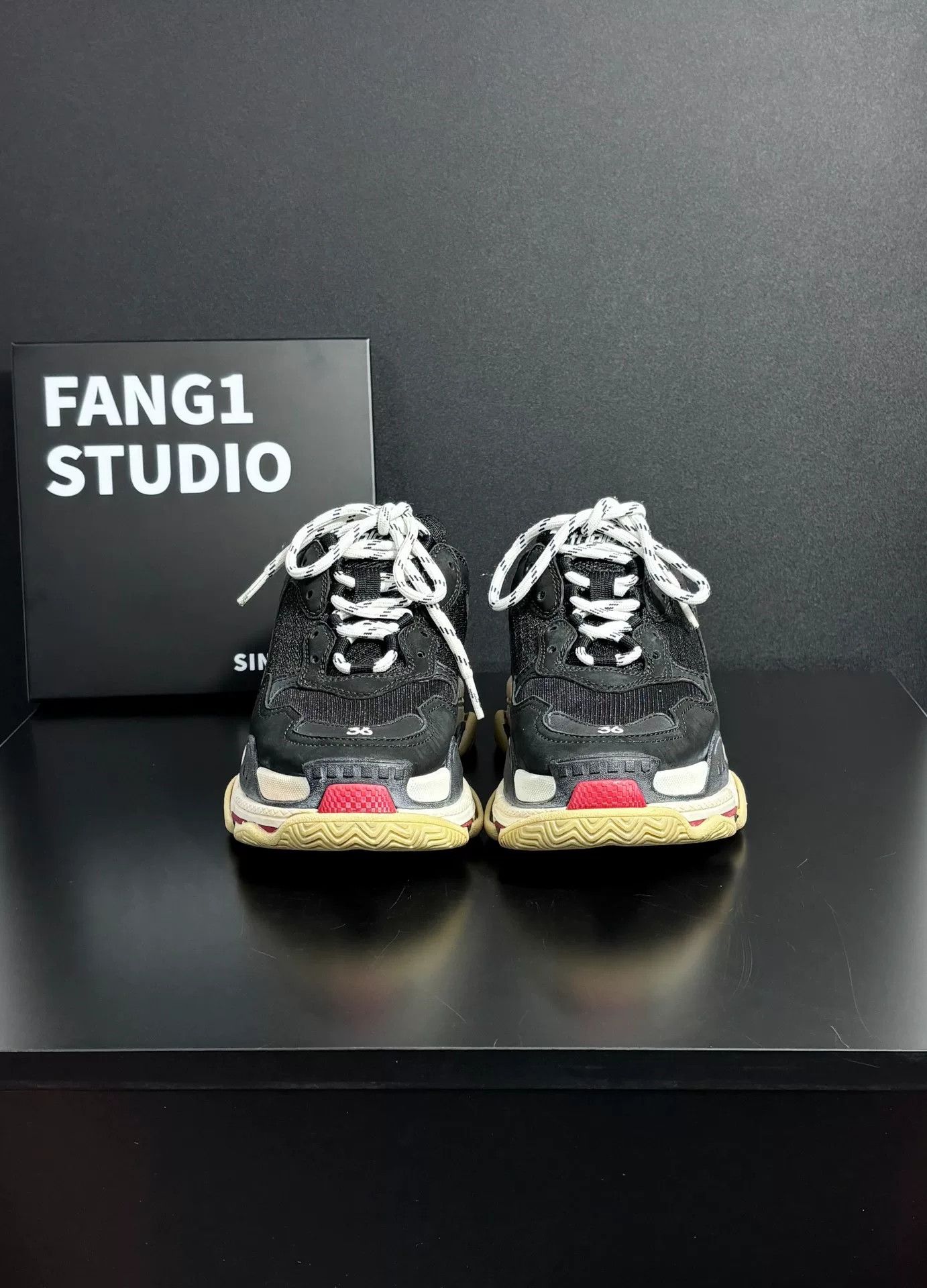 Balenciaga Balenciaga Black Lowtop Sneakers us_6 Women Size US 6 / IT 36 - 2 Thumbnail
