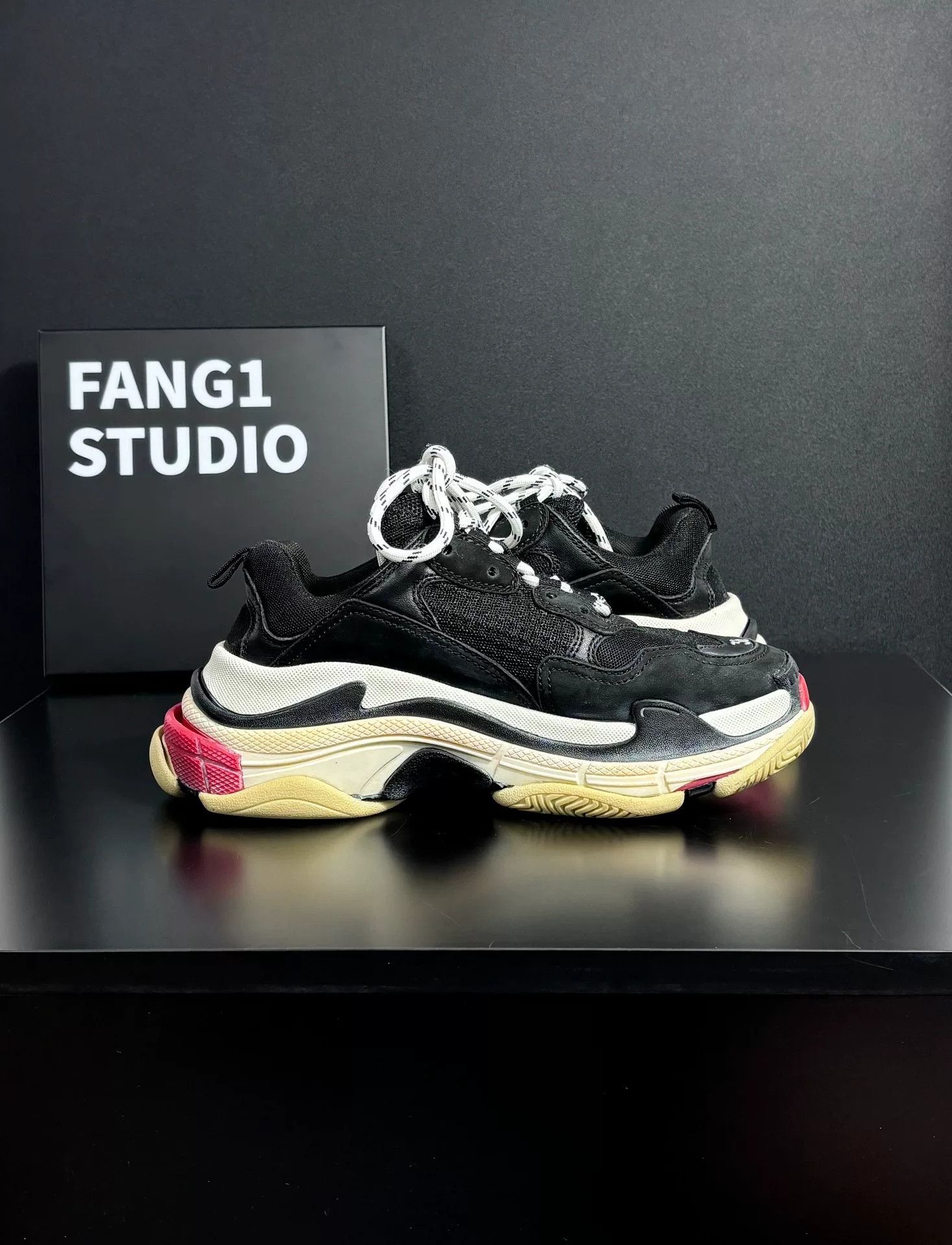 Balenciaga Balenciaga Black Lowtop Sneakers us_6 Women Size US 6 / IT 36 - 5 Thumbnail