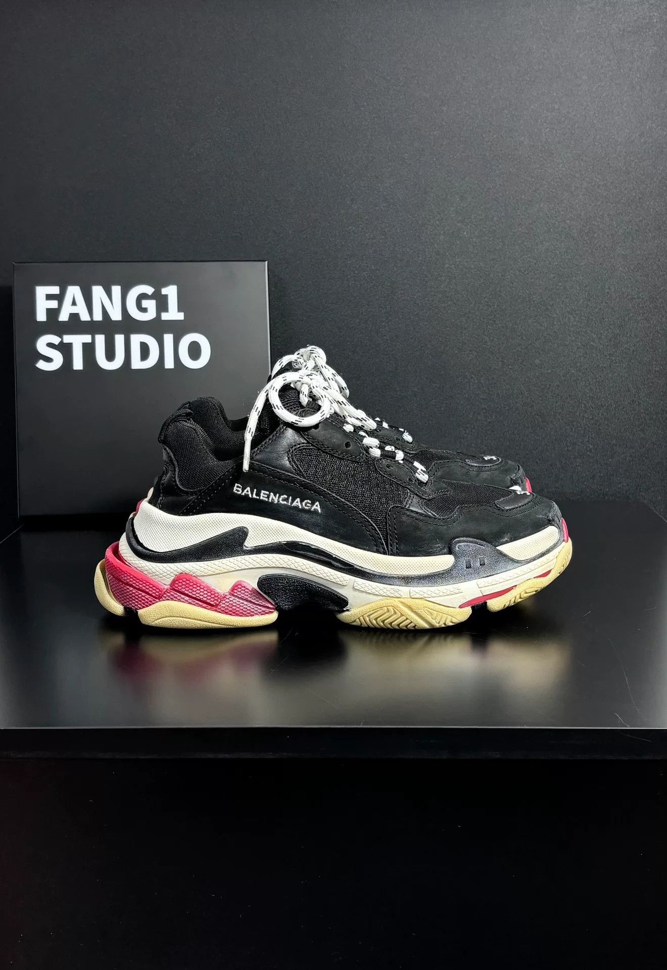 Balenciaga Balenciaga Black Lowtop Sneakers us_6 Women Size US 6 / IT 36 - 3 Thumbnail