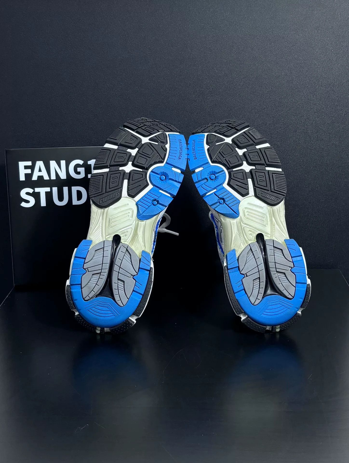Balenciaga Balenciaga Running Blue Lowtop Sneakers us_6-5 Women Size US 6.5 / IT 36.5 - 7 Thumbnail
