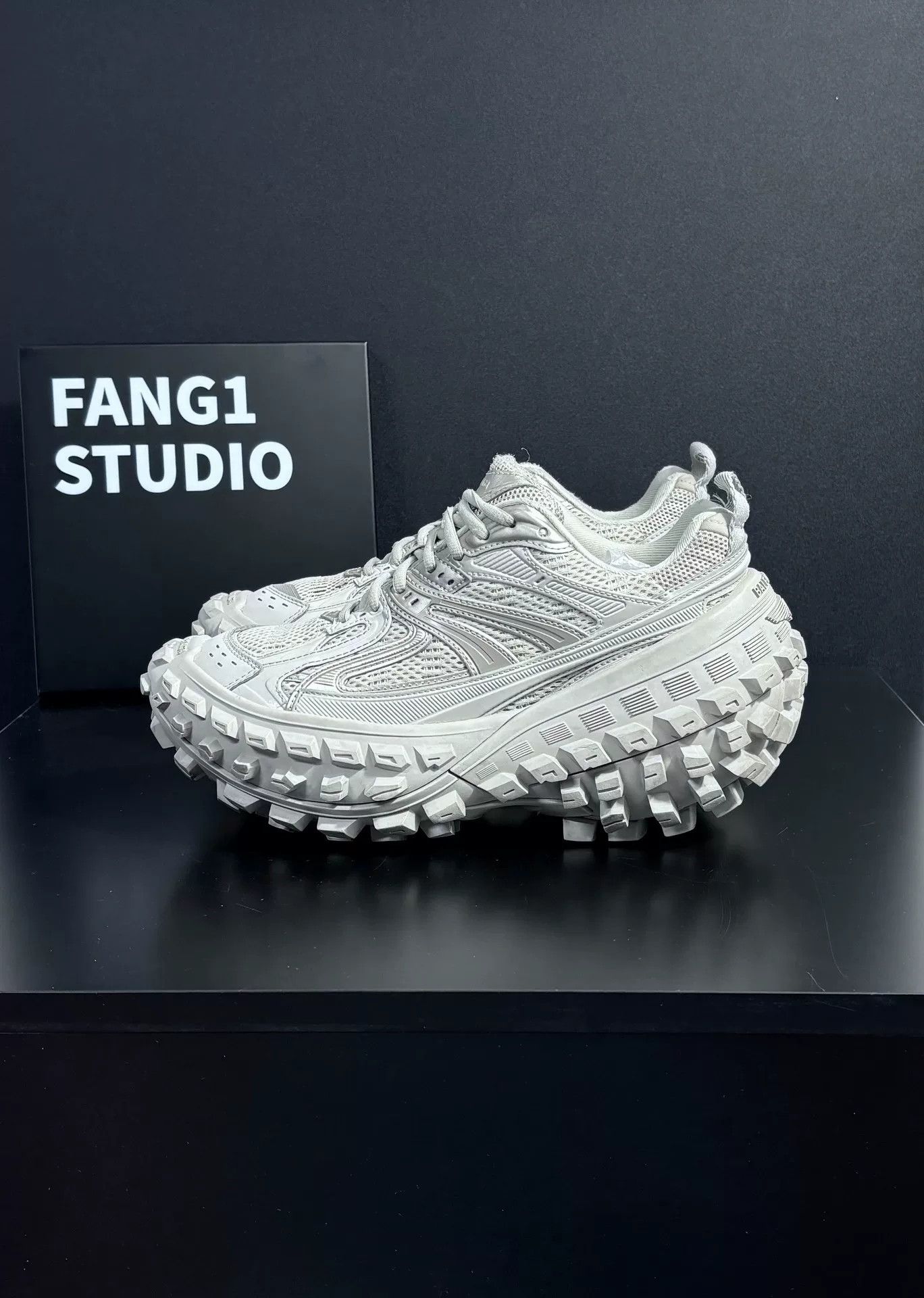 Balenciaga Balenciaga Beige Lowtop Sneakers us_7-5 Women Size US 7.5 / IT 37.5 - 4 Thumbnail