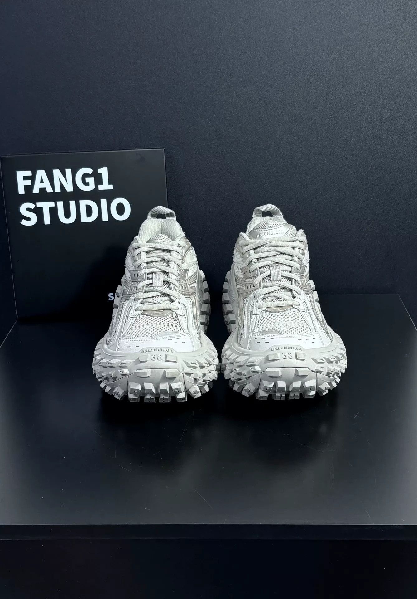Balenciaga Balenciaga Beige Lowtop Sneakers us_7-5 Women Size US 7.5 / IT 37.5 - 2 Thumbnail