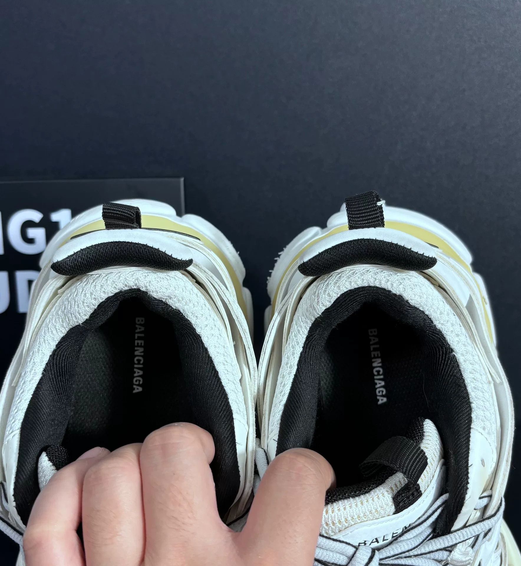 Balenciaga Balenciaga White Lowtop Sneakers us_6-5 Women Size US 6.5 / IT 36.5 - 9 Thumbnail