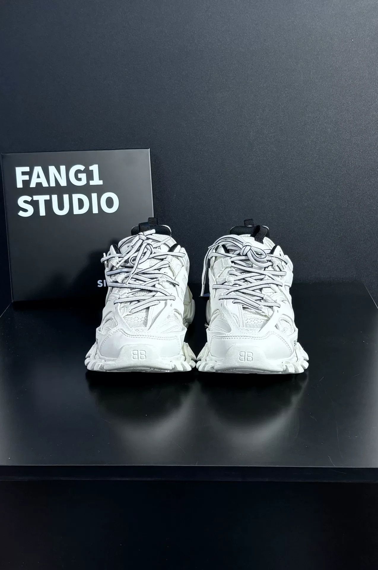 Balenciaga Balenciaga White Lowtop Sneakers us_6-5 Women Size US 6.5 / IT 36.5 - 2 Thumbnail