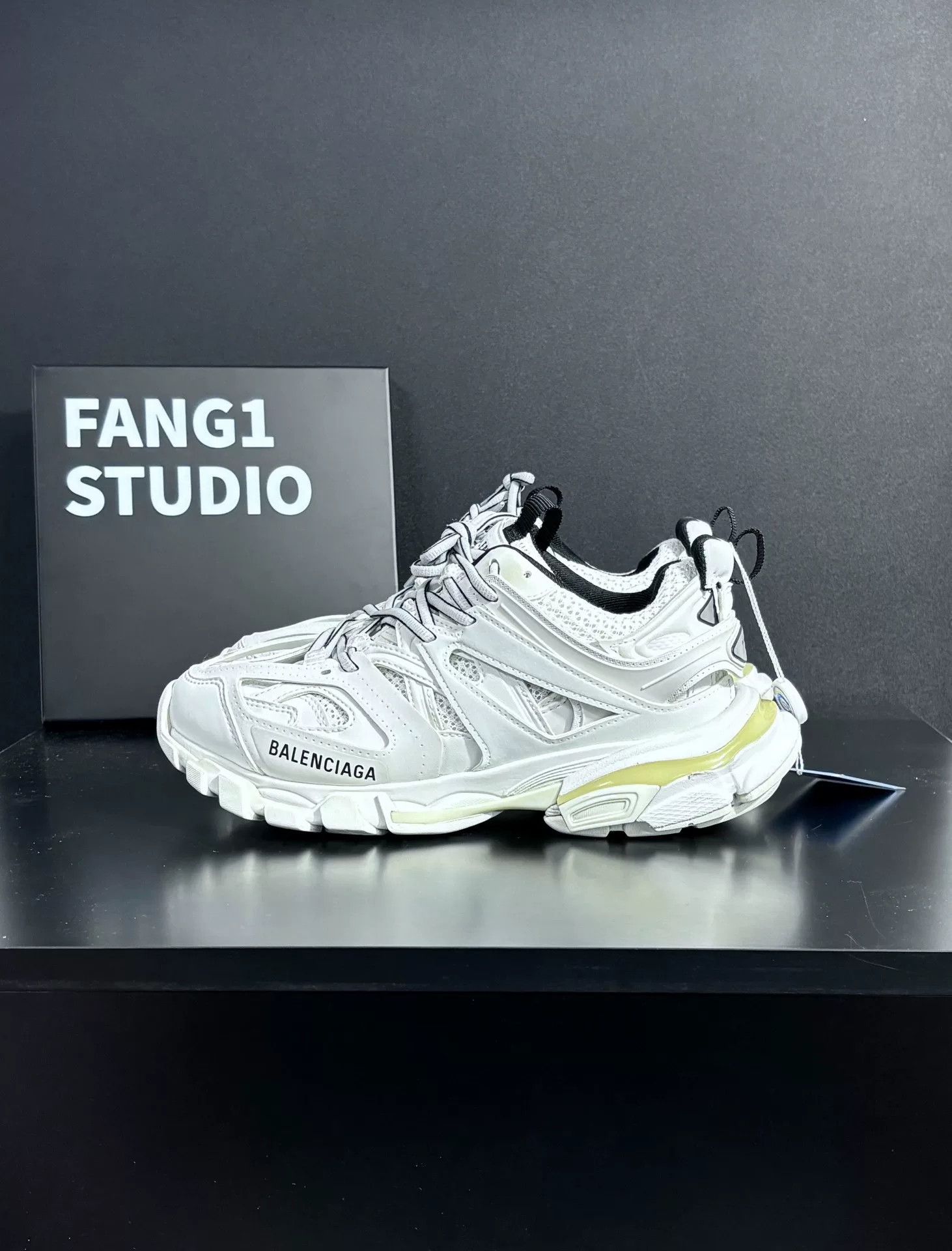 Balenciaga Balenciaga White Lowtop Sneakers us_6-5 Women Size US 6.5 / IT 36.5 - 4 Thumbnail