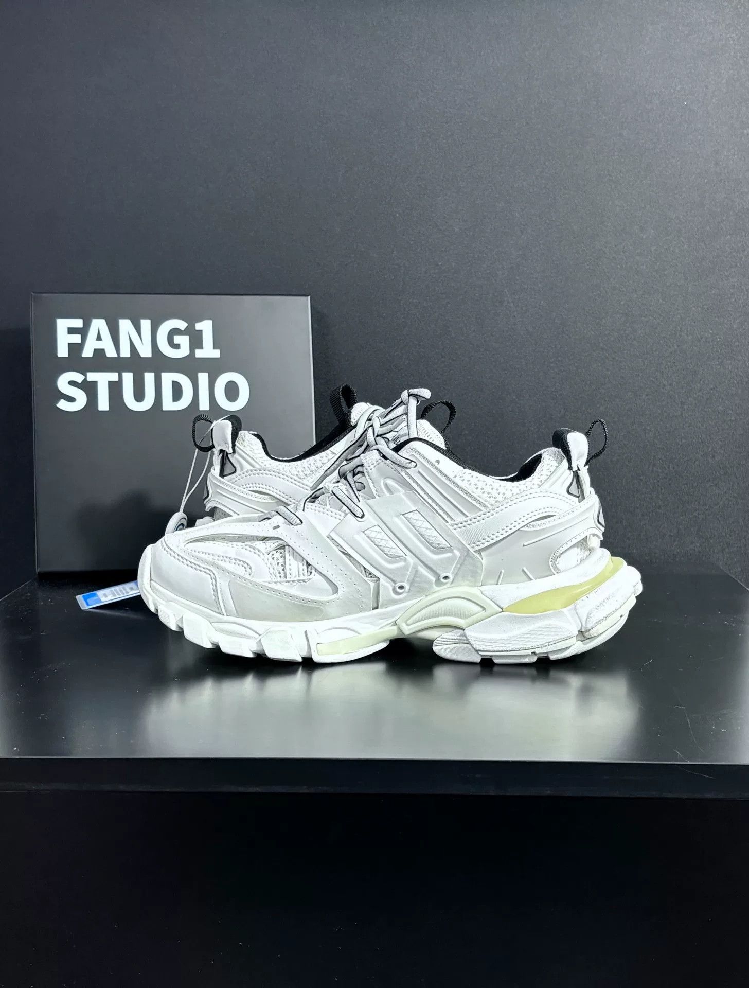 Balenciaga Balenciaga White Lowtop Sneakers us_6-5 Women Size US 6.5 / IT 36.5 - 6 Thumbnail