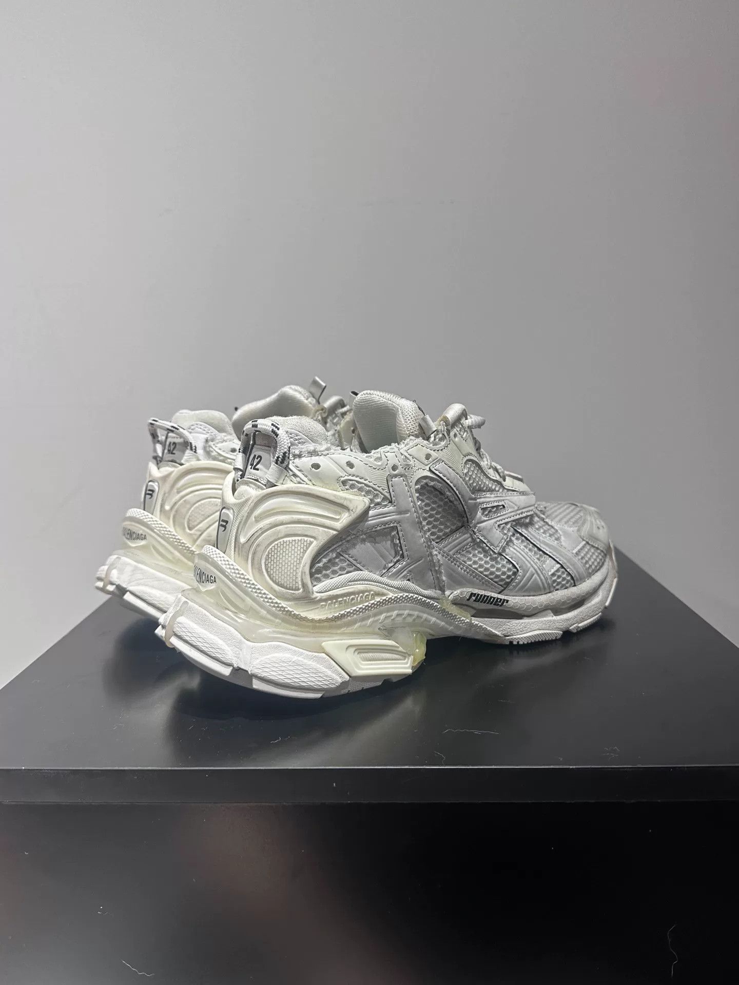Balenciaga Balenciaga Running White Lowtop Sneakers 9 Men Size US 9 / EU 42 - 7 Thumbnail