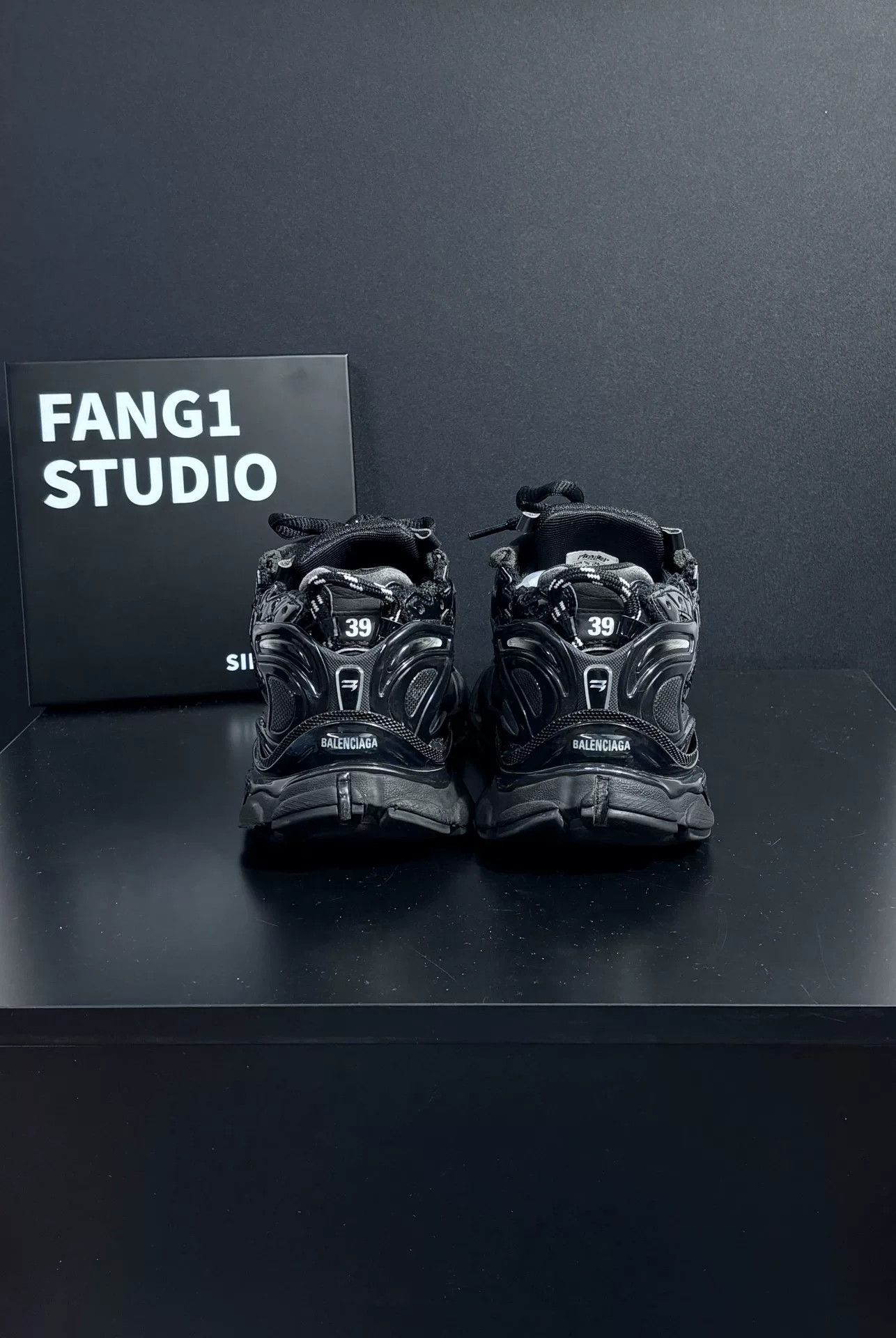 Balenciaga Balenciaga Running Black Lowtop Sneakers 6.5 Men Size US 6.5 / EU 39-40 - 7 Thumbnail