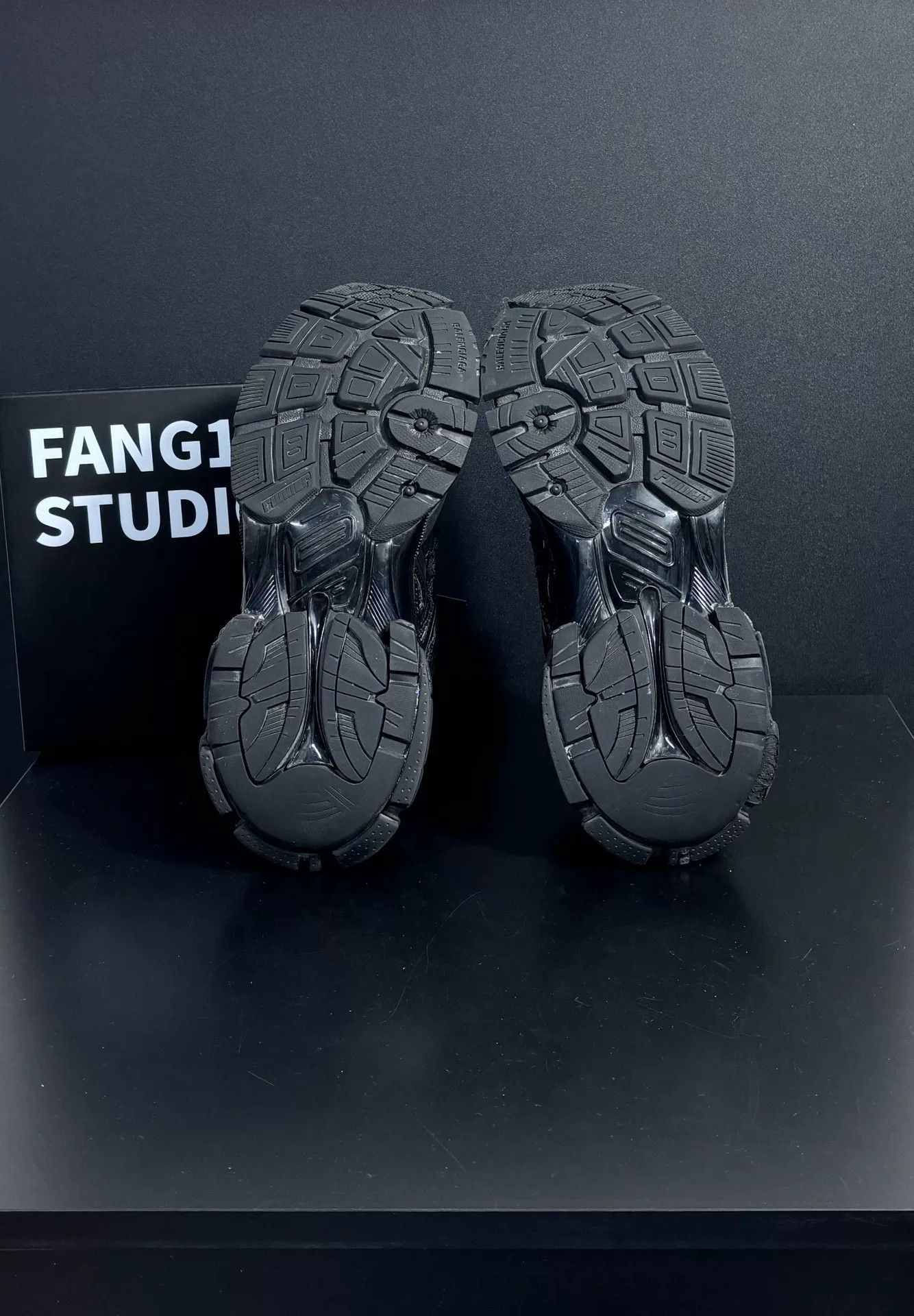 Balenciaga Balenciaga Running Black Lowtop Sneakers 6.5 Men Size US 6.5 / EU 39-40 - 8 Thumbnail