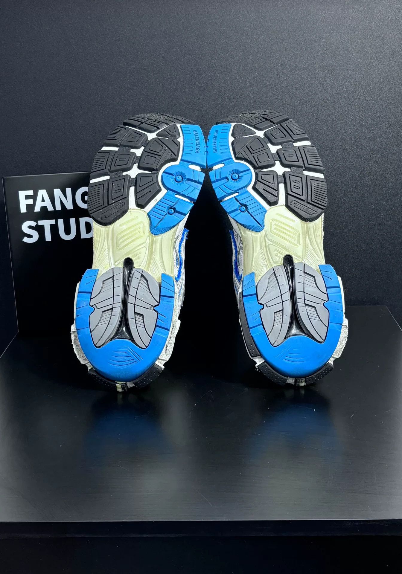 Balenciaga Balenciaga Running Blue Lowtop Sneakers 9 Men Size US 9 / EU 42 - 8 Thumbnail