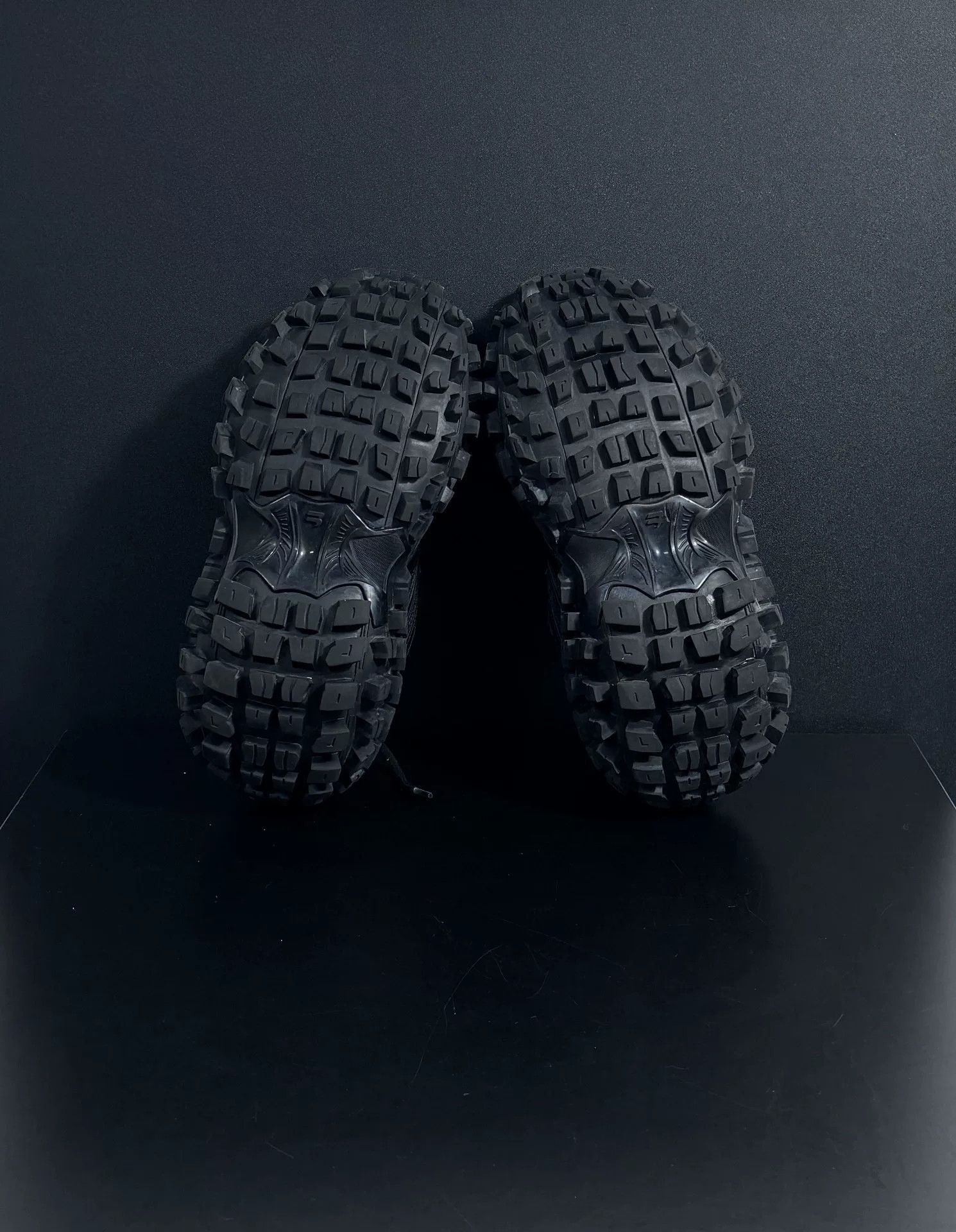 Balenciaga Balenciaga Black Lowtop Sneakers us_7-5 Women Size US 7.5 / IT 37.5 - 8 Thumbnail