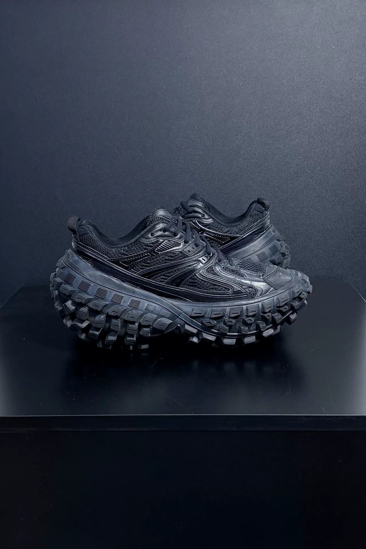 Balenciaga Balenciaga Black Lowtop Sneakers us_7-5 Women Size US 7.5 / IT 37.5 - 6 Thumbnail