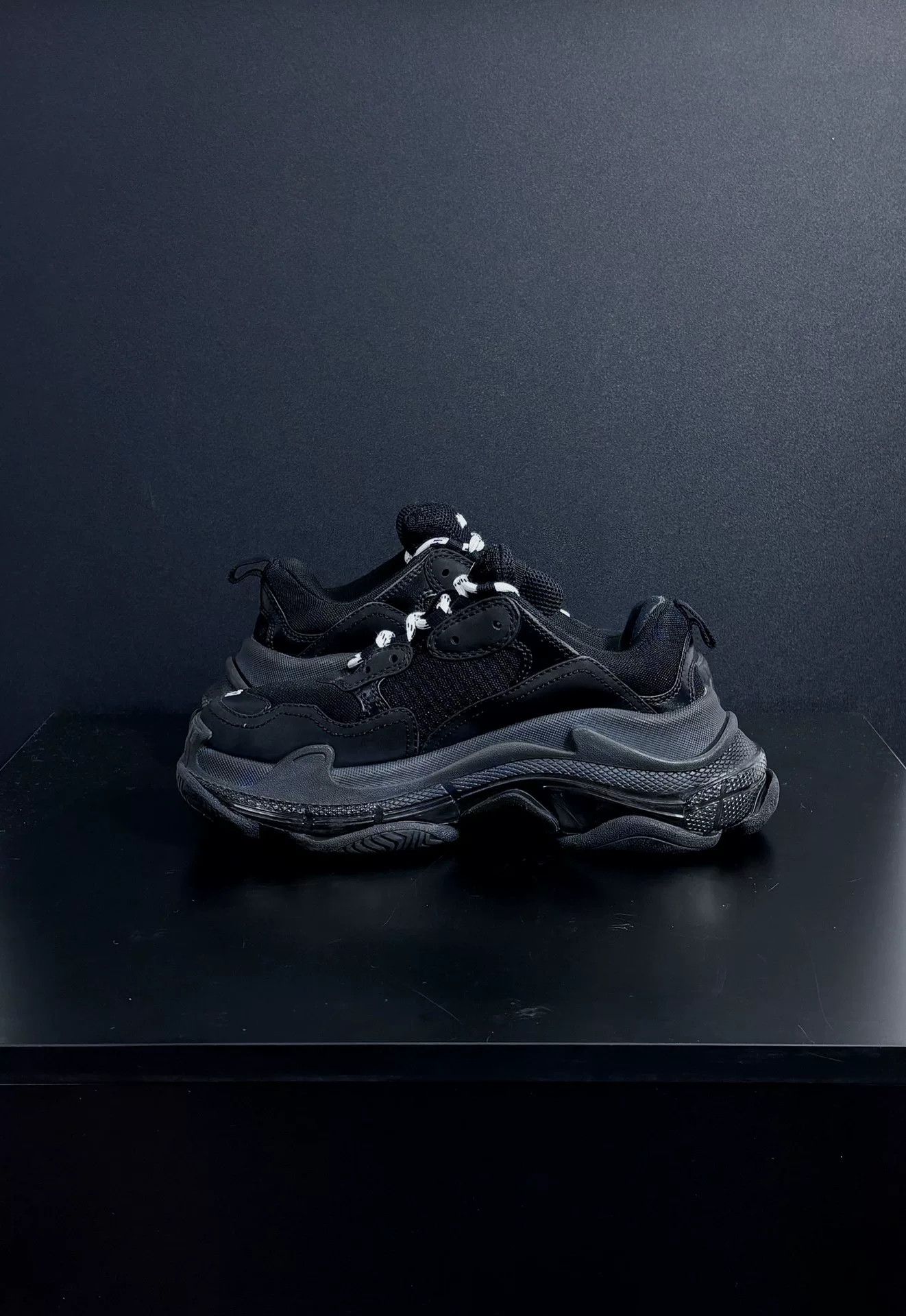 Balenciaga Balenciaga Black Lowtop Sneakers us_6-5 Women Size US 6.5 / IT 36.5 - 6 Thumbnail