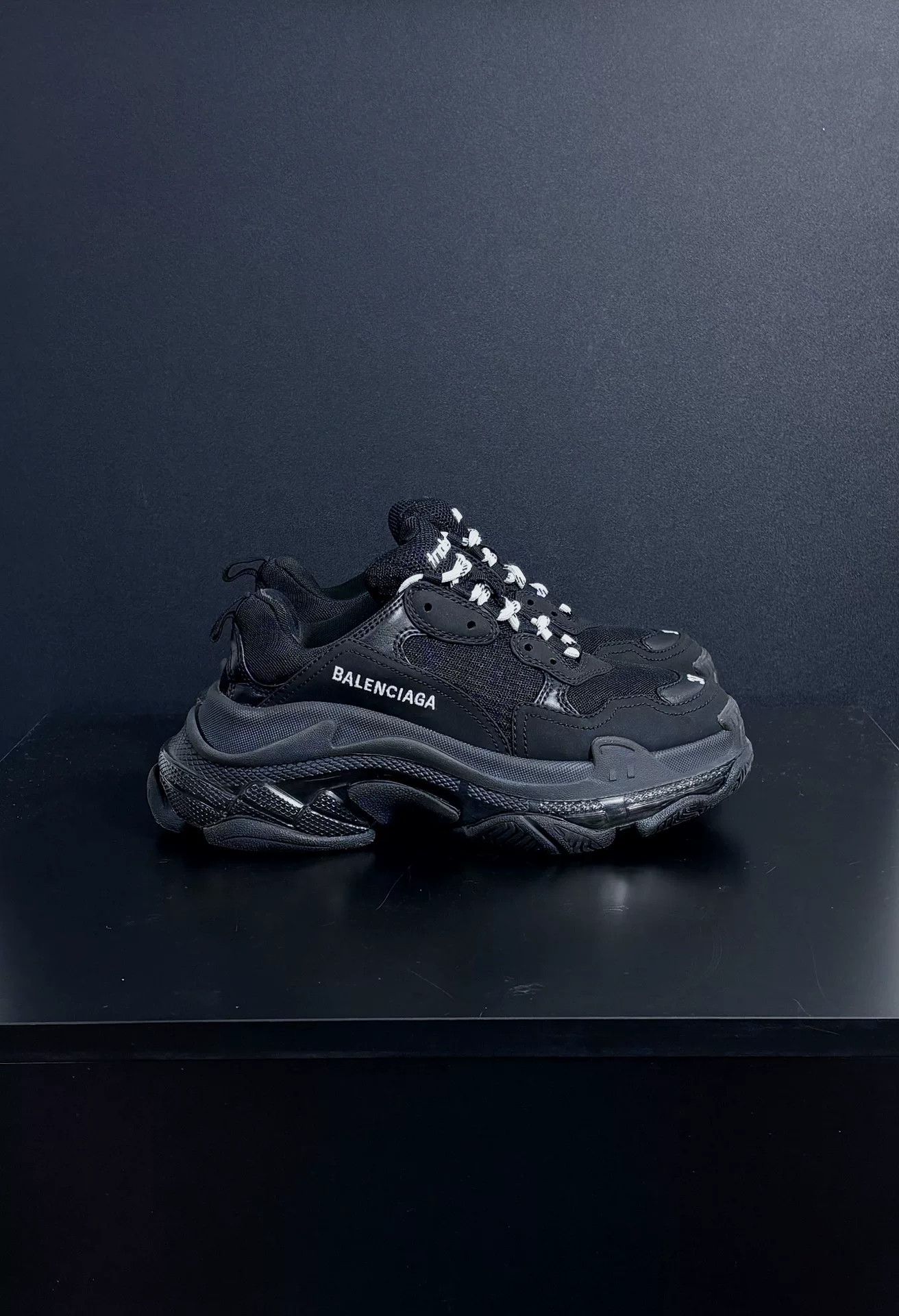 Balenciaga Balenciaga Black Lowtop Sneakers us_6-5 Women Size US 6.5 / IT 36.5 - 3 Thumbnail