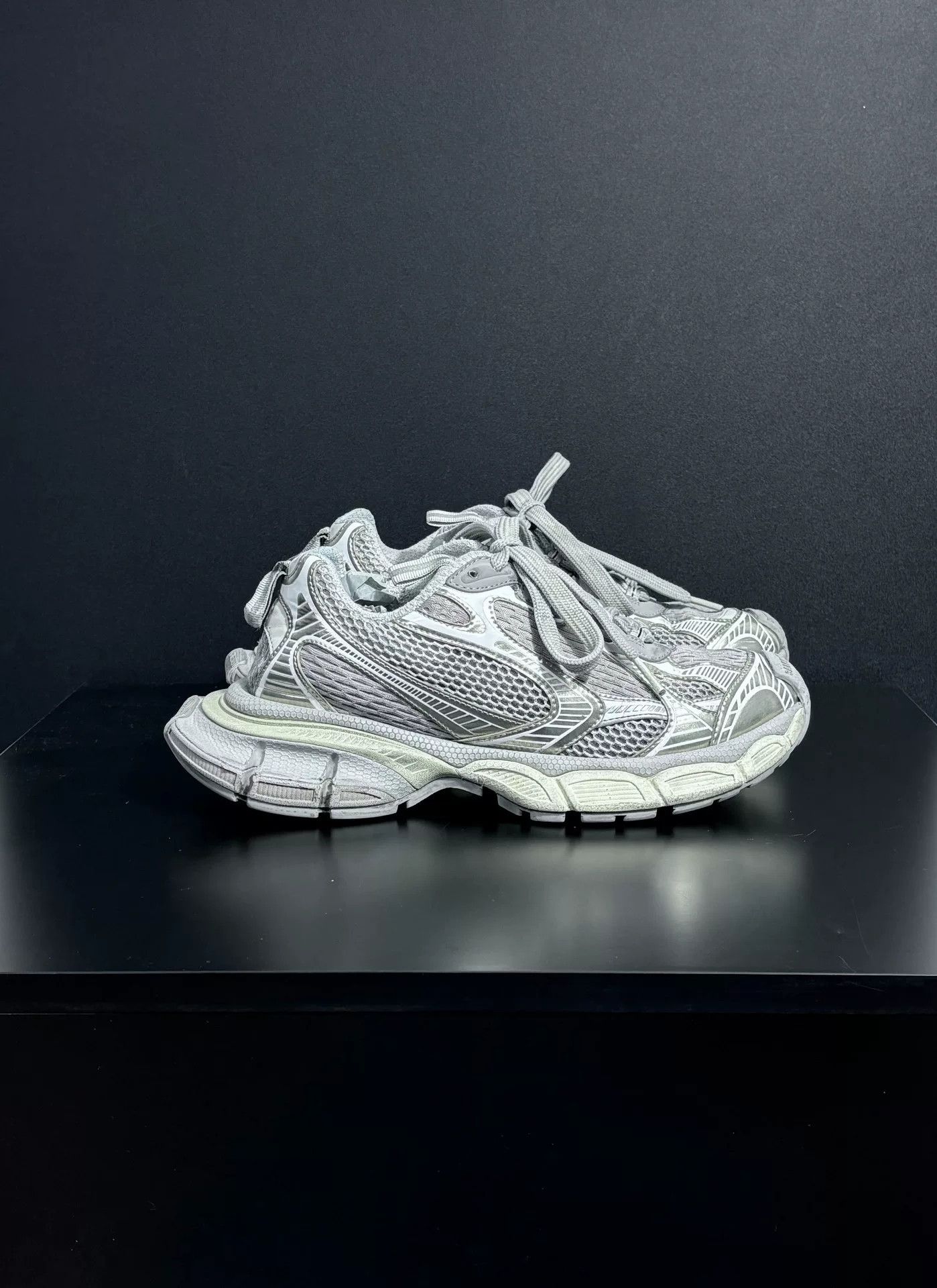 Balenciaga Balenciaga Beige Lowtop Sneakers us_8-5 Women Size US 8.5 / IT 38.5 - 3 Thumbnail