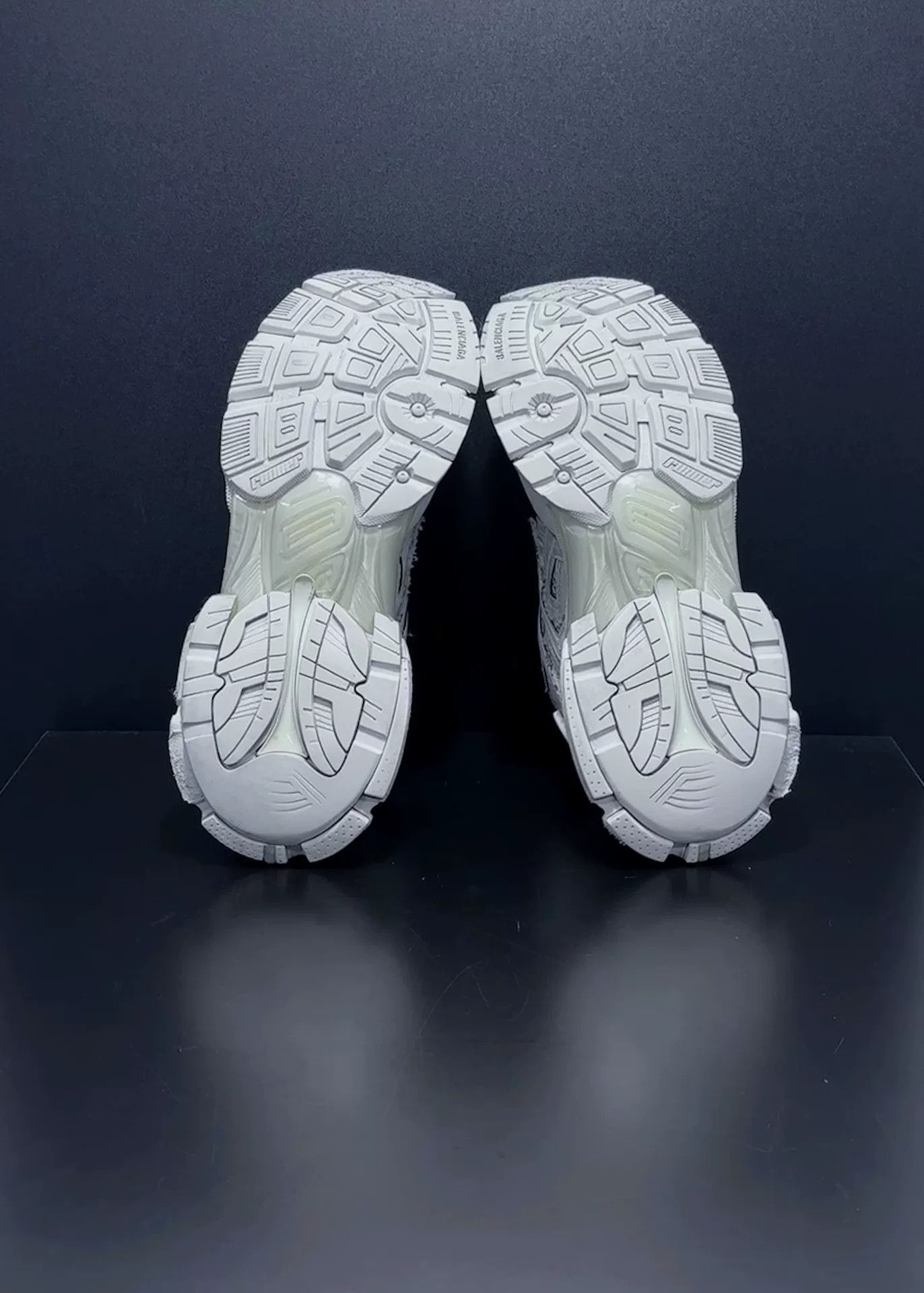 Balenciaga Balenciaga Running White Lowtop Sneakers 8.5 Men Size US 8.5 / EU 41-42 - 8 Thumbnail