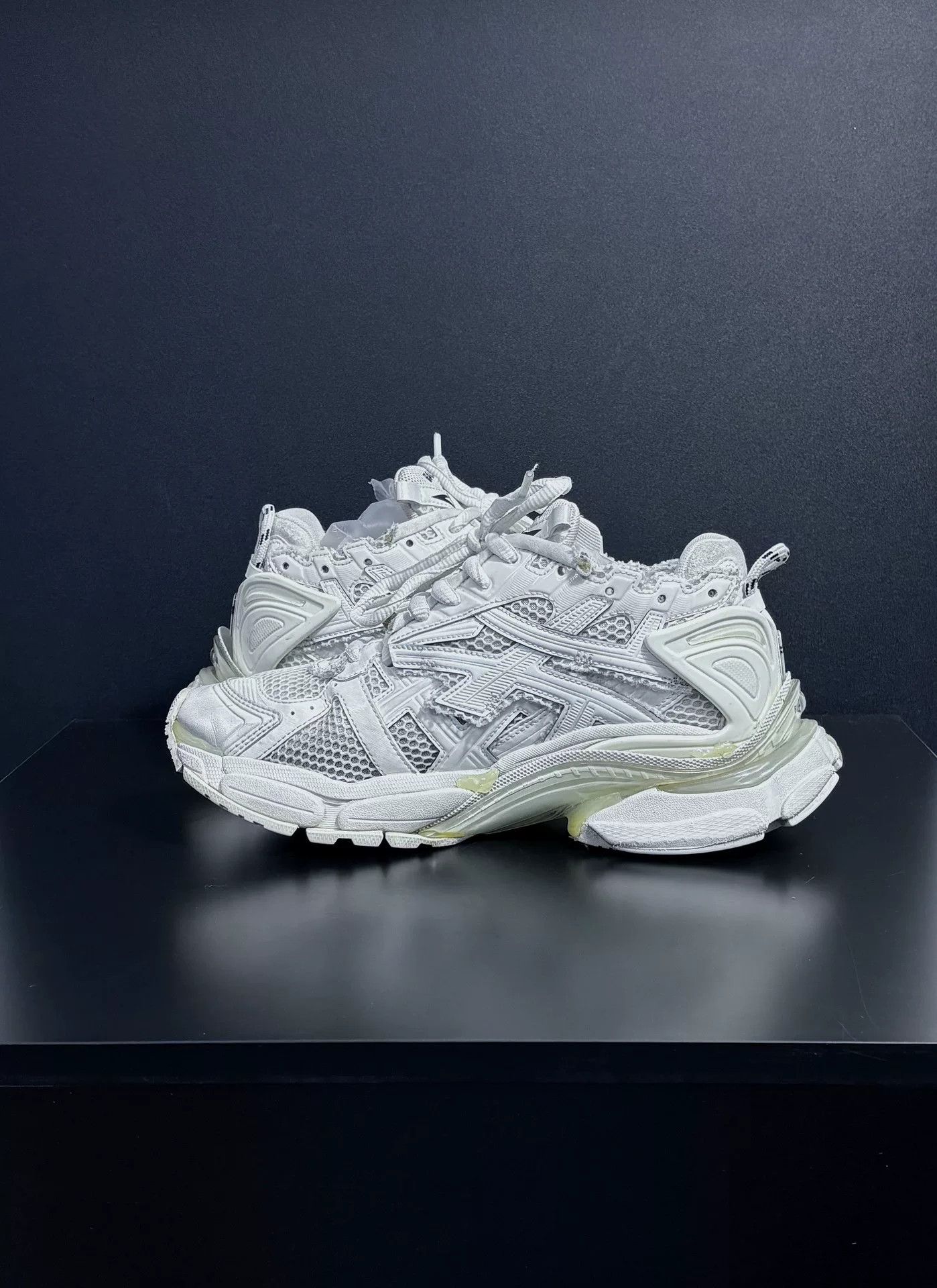 Balenciaga Balenciaga Running White Lowtop Sneakers 8.5 Men Size US 8.5 / EU 41-42 - 6 Thumbnail