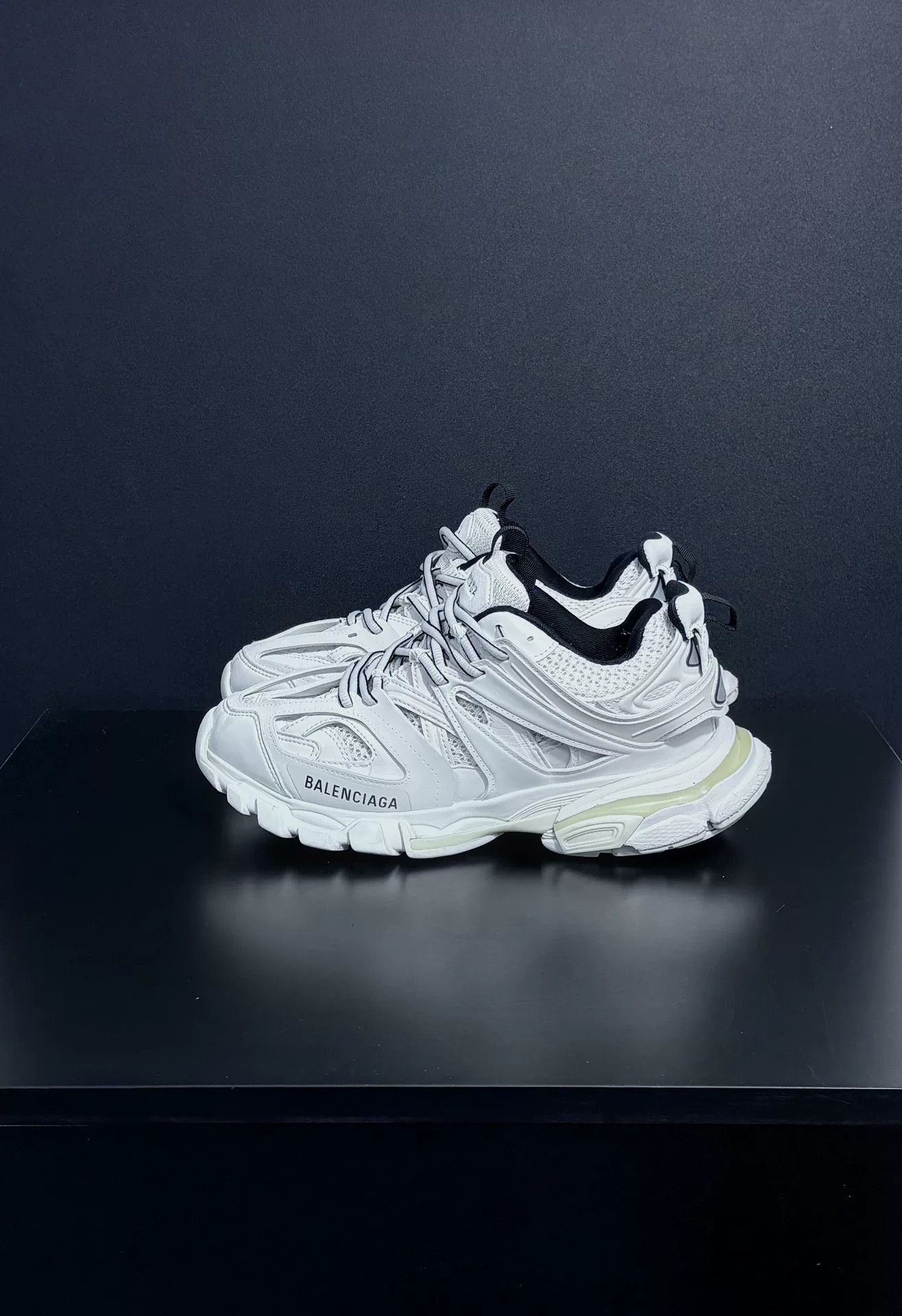 Balenciaga Balenciaga White Lowtop Sneakers us_7-5 Women Size US 7.5 / IT 37.5 - 4 Thumbnail