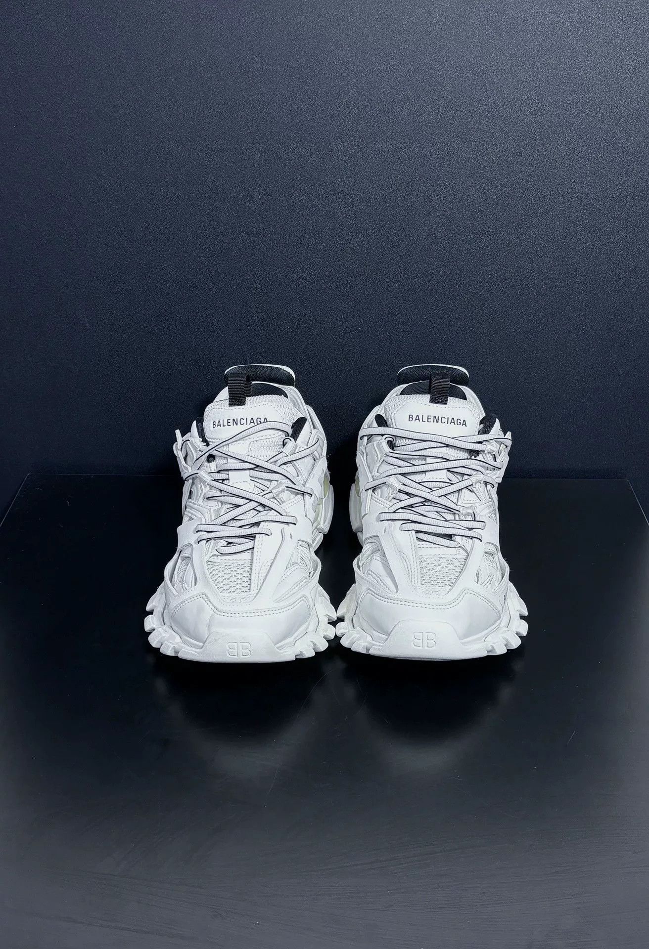 Balenciaga Balenciaga White Lowtop Sneakers us_7-5 Women Size US 7.5 / IT 37.5 - 2 Thumbnail