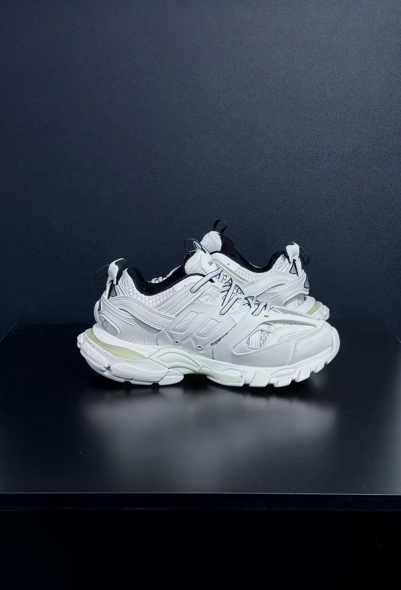 Balenciaga Balenciaga White Lowtop Sneakers us_7-5 Women Size US 7.5 / IT 37.5 - 5 Thumbnail