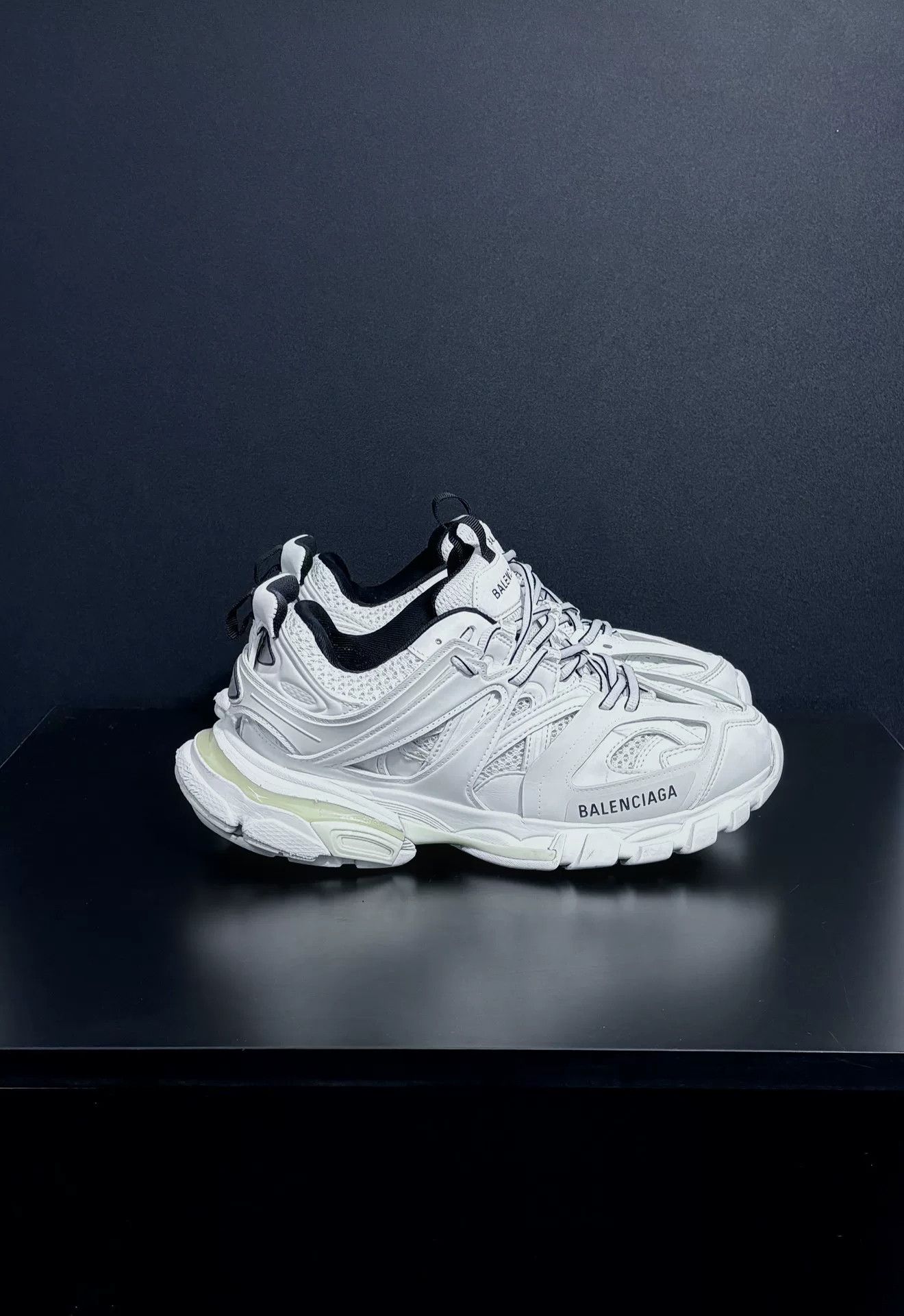 Balenciaga Balenciaga White Lowtop Sneakers us_7-5 Women Size US 7.5 / IT 37.5 - 3 Thumbnail