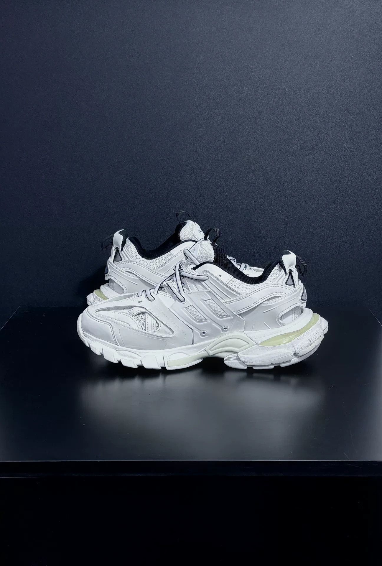 Balenciaga Balenciaga White Lowtop Sneakers us_7-5 Women Size US 7.5 / IT 37.5 - 6 Thumbnail