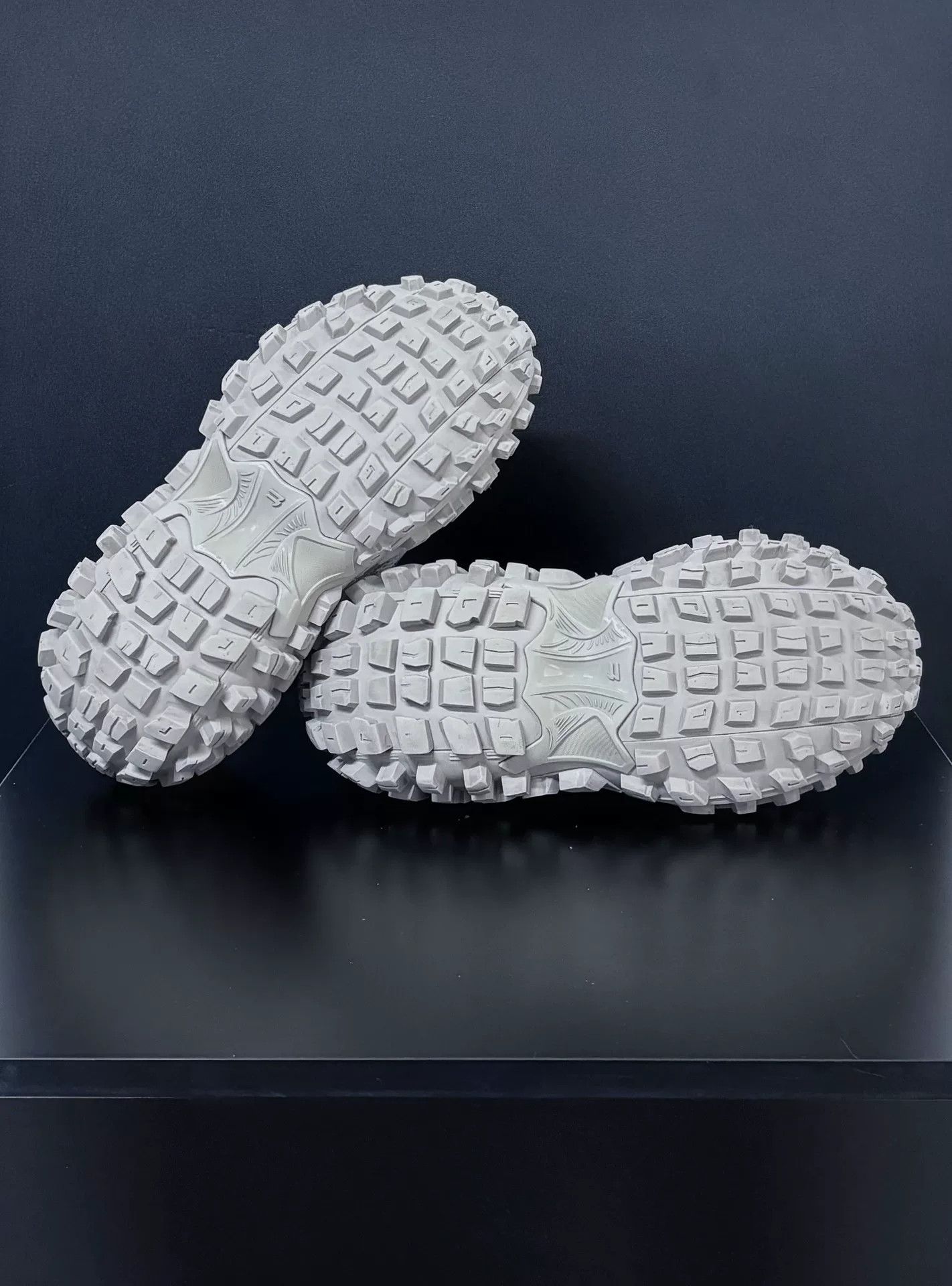 Balenciaga Balenciaga White Lowtop Sneakers 9 Men Size US 9 / EU 42 - 8 Thumbnail