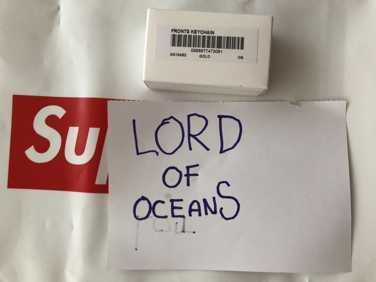 Supreme Fronts keychain Supreme Fronts keychain