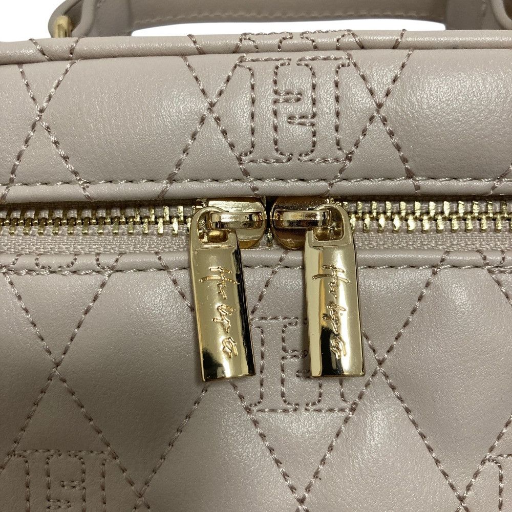 Other Other Her lip to Monogram Quilted Crossbody Bag Others Vanity Bag DUTY FREE for USA Size ONE SIZE - 7 Thumbnail