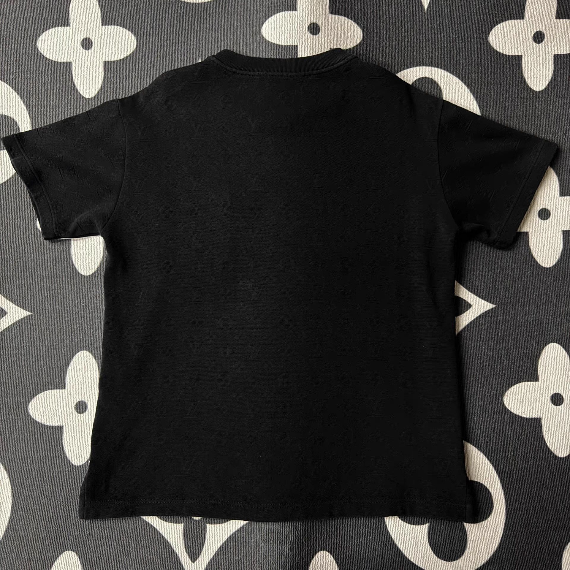 Louis Vuitton Black Short Sleeve T-Shirt with Chest Pocket Size US S / EU 44-46 / 1 - 2 Thumbnail