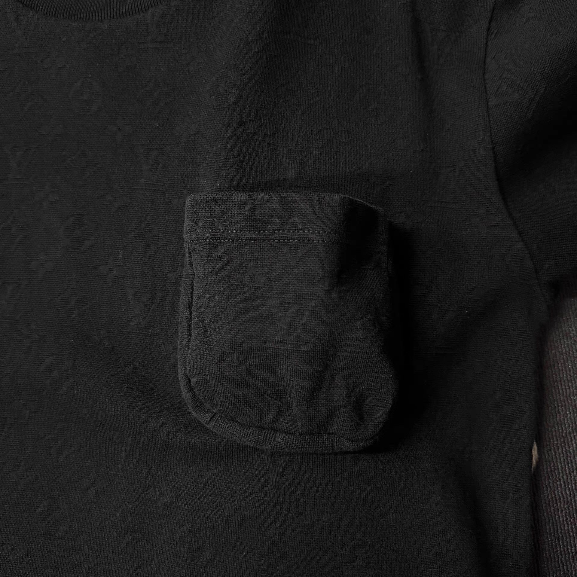 Louis Vuitton Black Short Sleeve T-Shirt with Chest Pocket Size US S / EU 44-46 / 1 - 3 Thumbnail