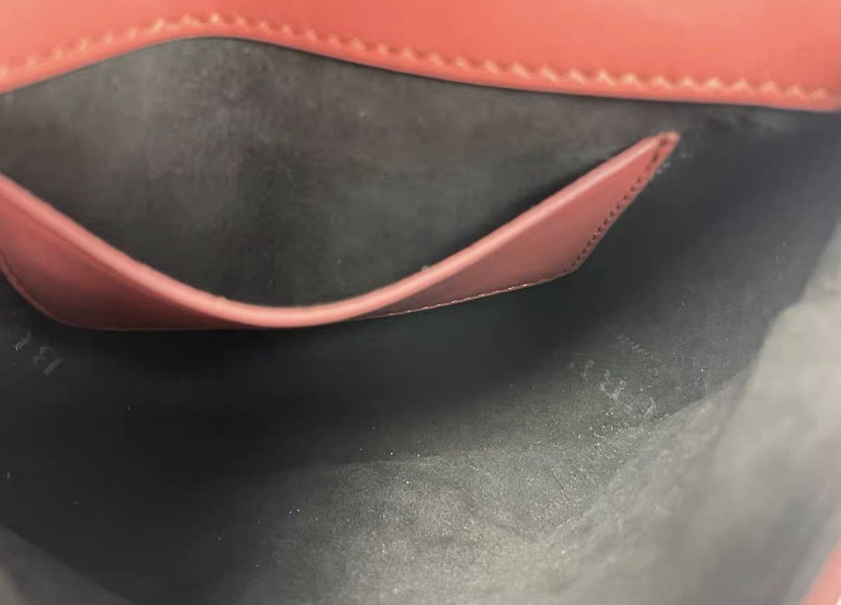 Burberry Pink Structured Handbag with Gold Hardware Size ONE SIZE - 4 Thumbnail