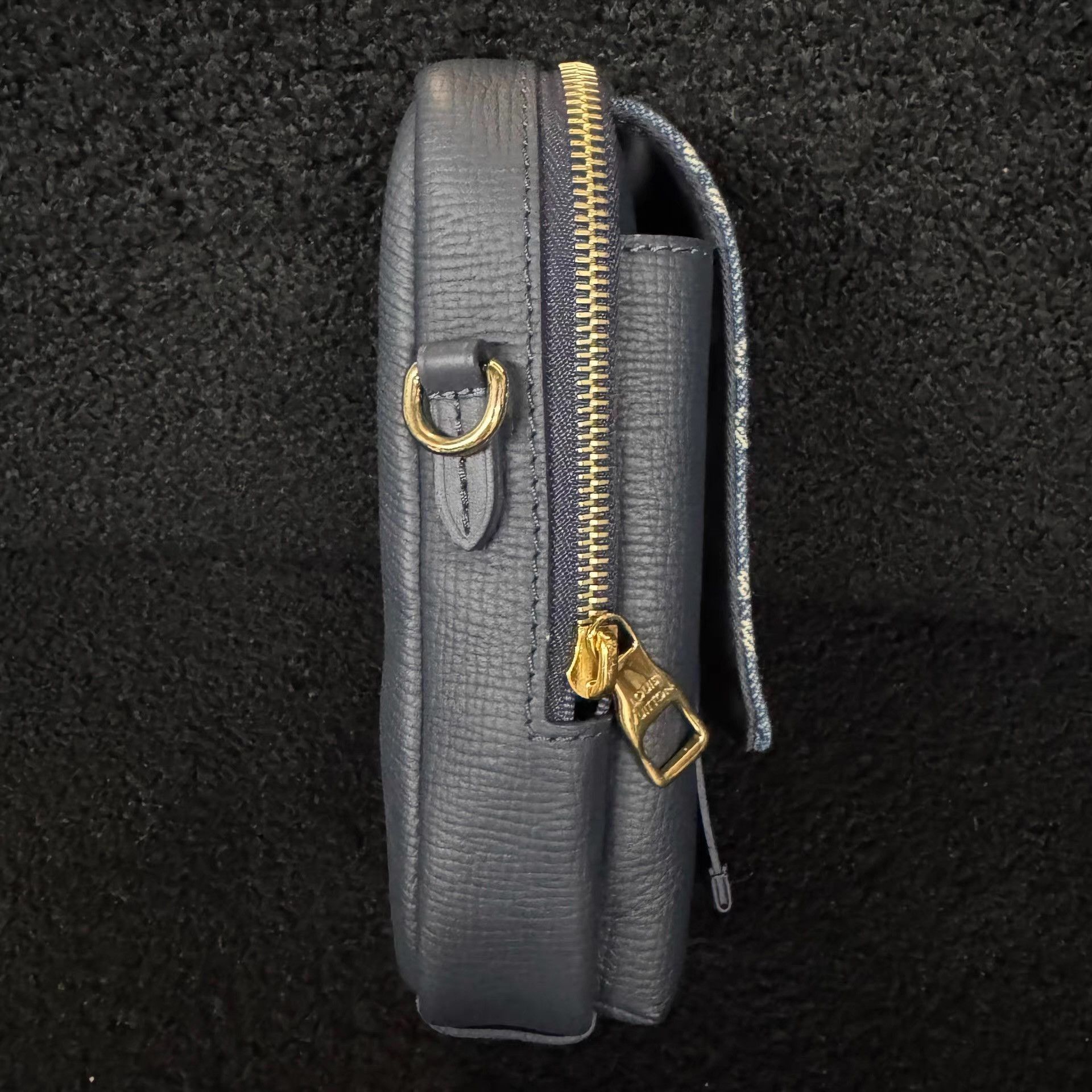 Louis Vuitton Blue Denim Pouch with Heart Patch and Pattern Size ONE SIZE - 6 Thumbnail