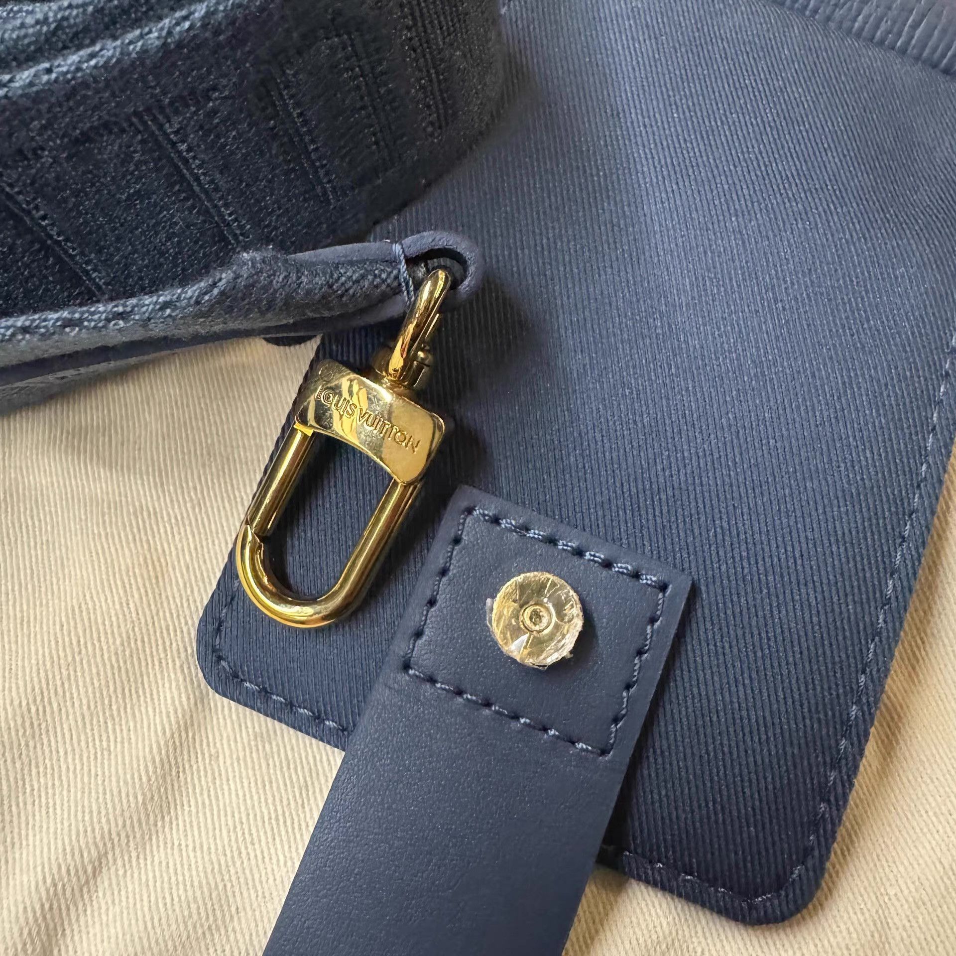 Louis Vuitton Blue Denim Pouch with Heart Patch and Pattern Size ONE SIZE - 3 Thumbnail