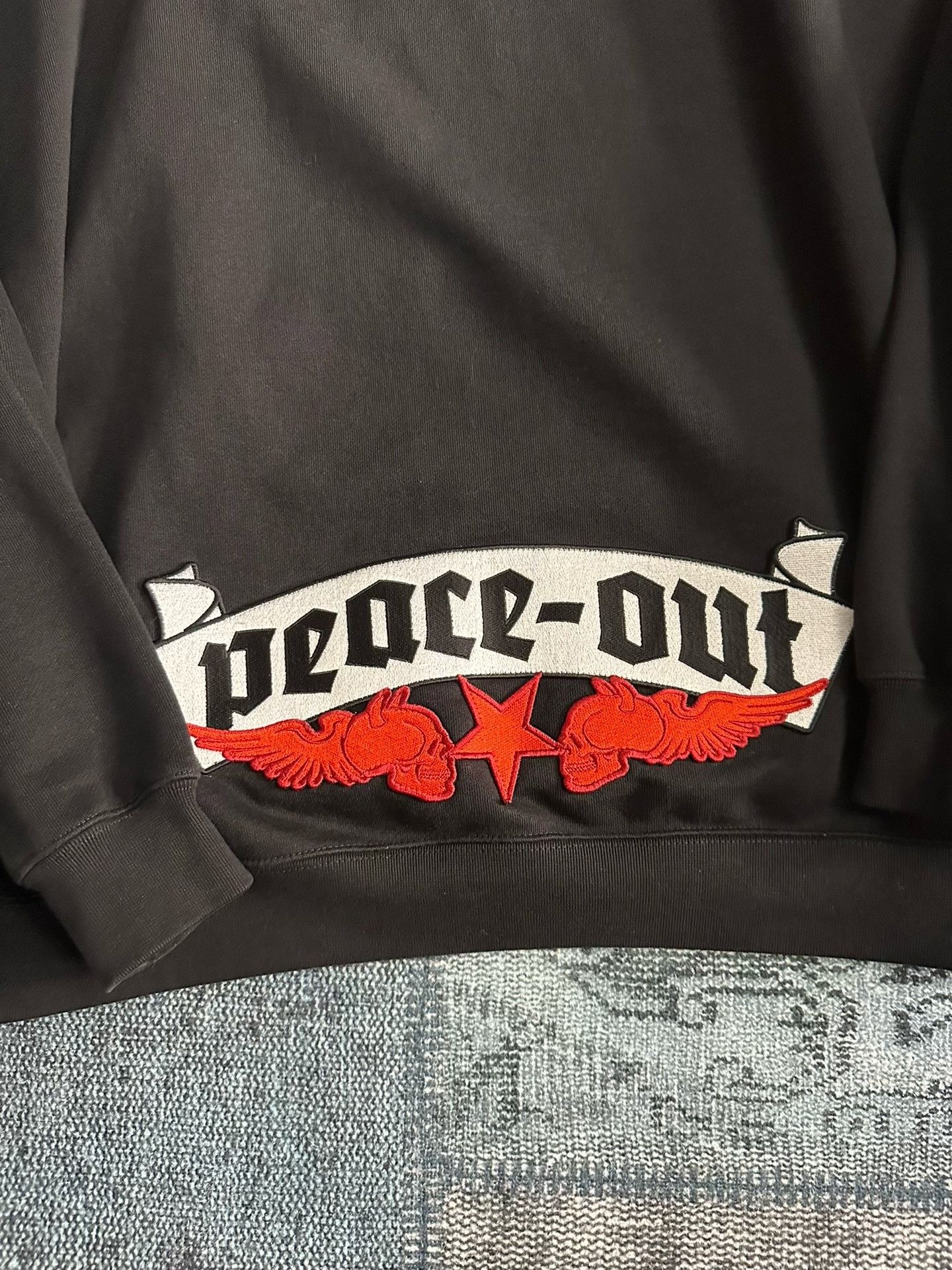 Vetements Vetements Peace Out Sweatshirt Size US S / EU 44-46 / 1 - 3 Thumbnail