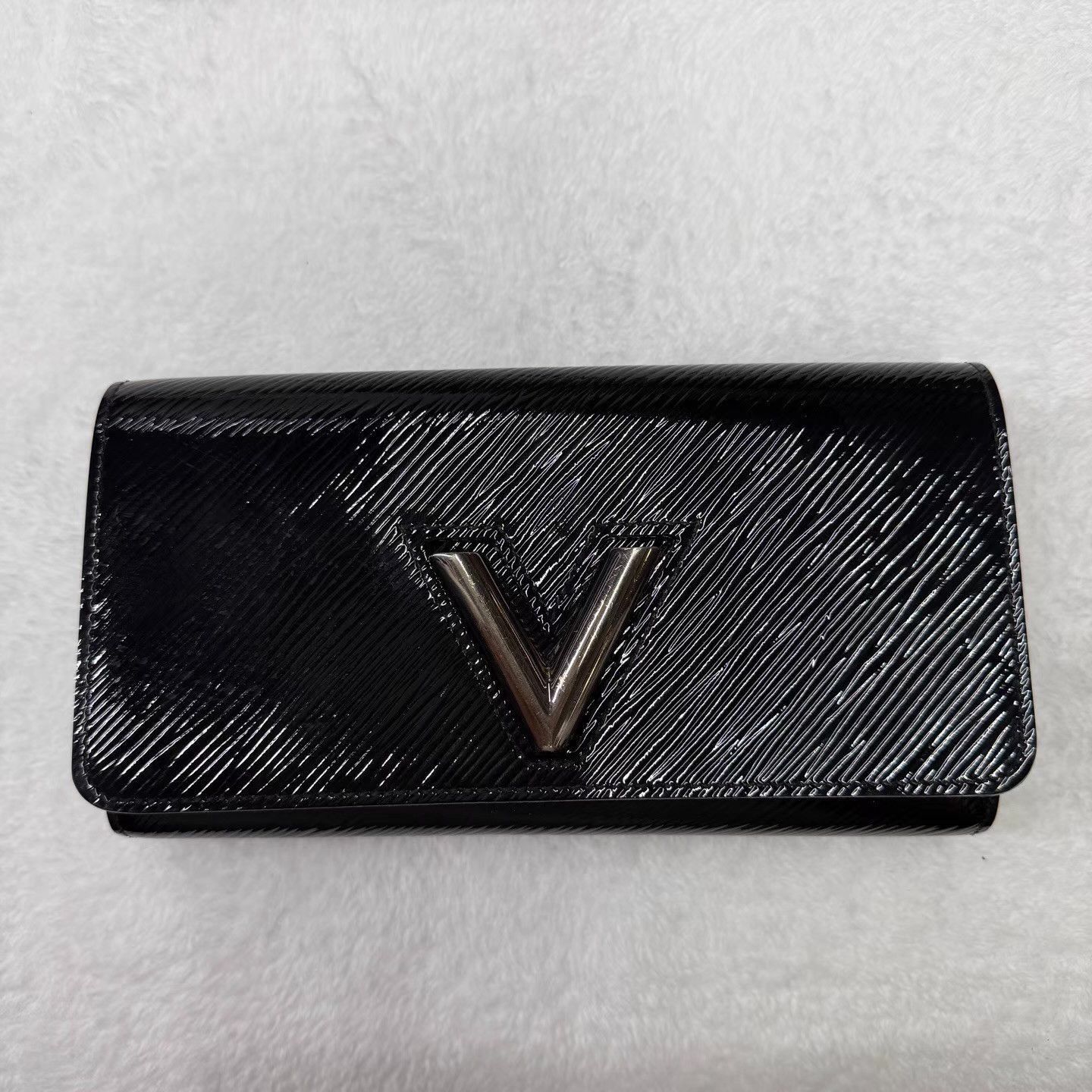 Louis Vuitton Black Textured Wallet with Metallic Logo Accent Size ONE SIZE - 3 Thumbnail
